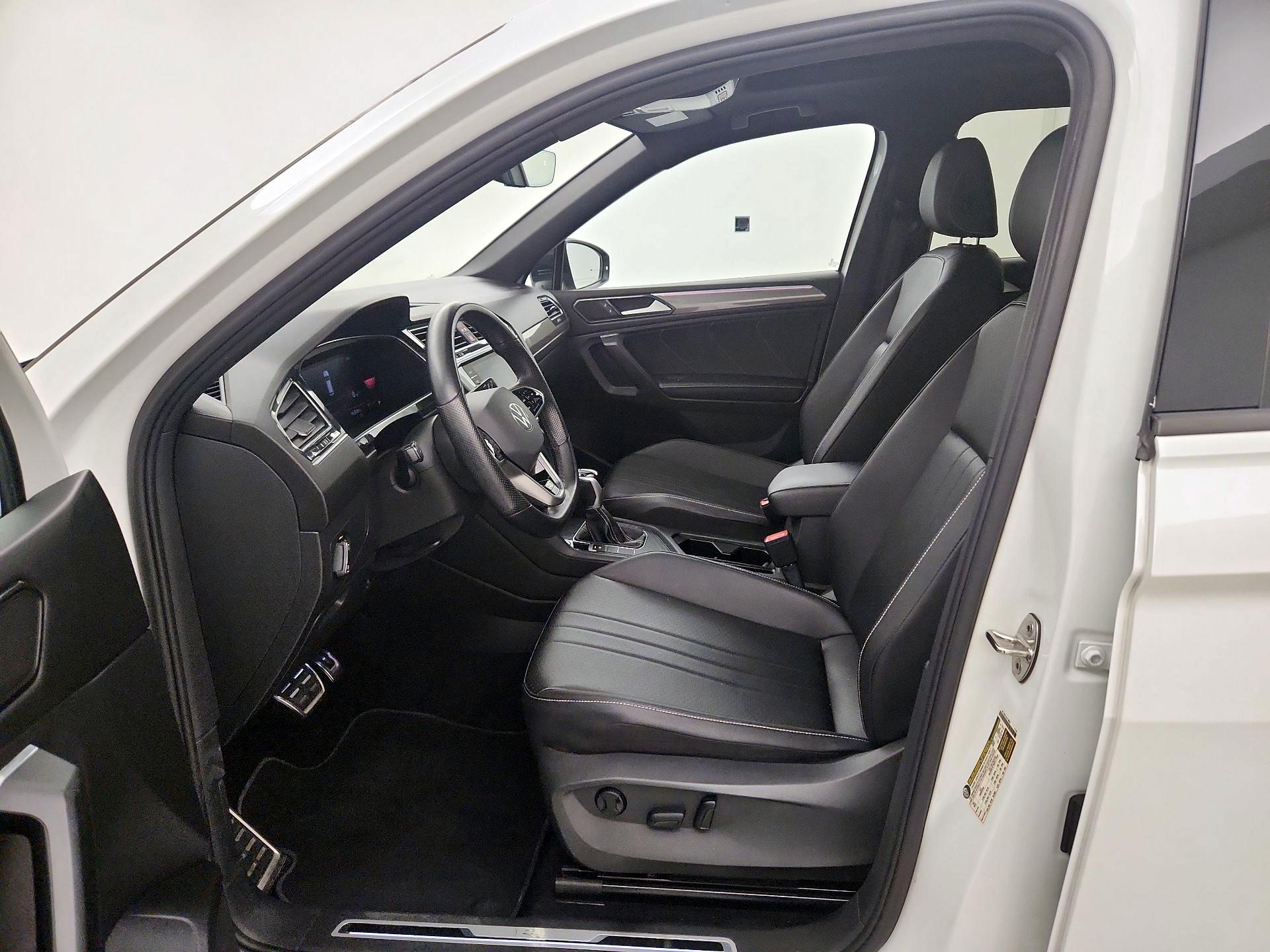 Thumbnail: 2022 Volkswagen Tiguan - 11