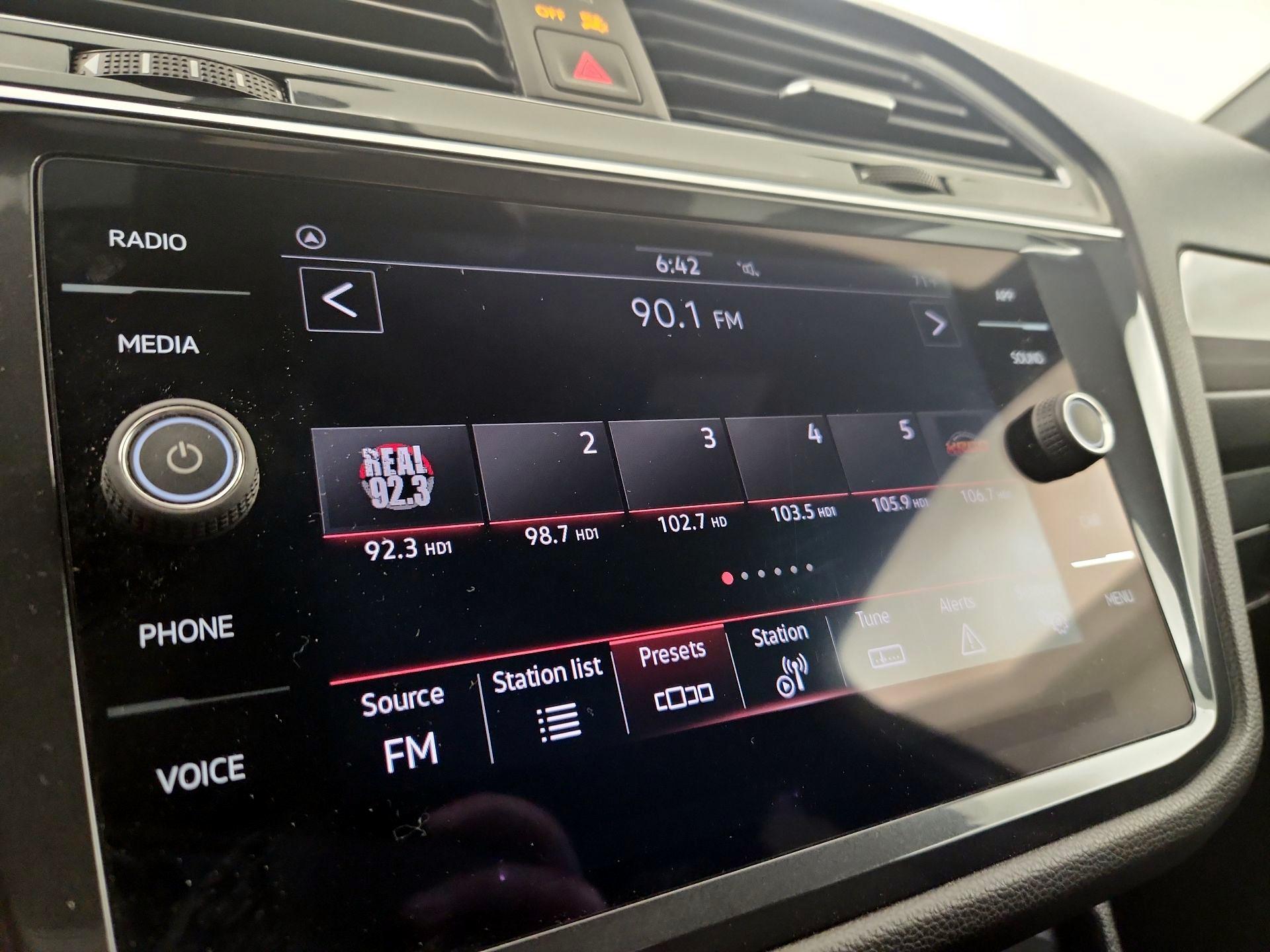 Thumbnail: 2022 Volkswagen Tiguan - 15