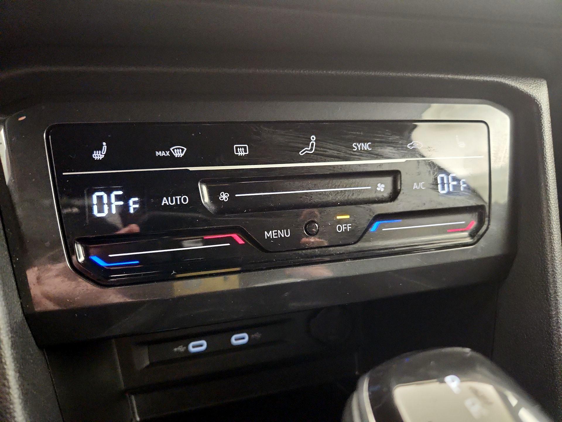 Thumbnail: 2022 Volkswagen Tiguan - 16