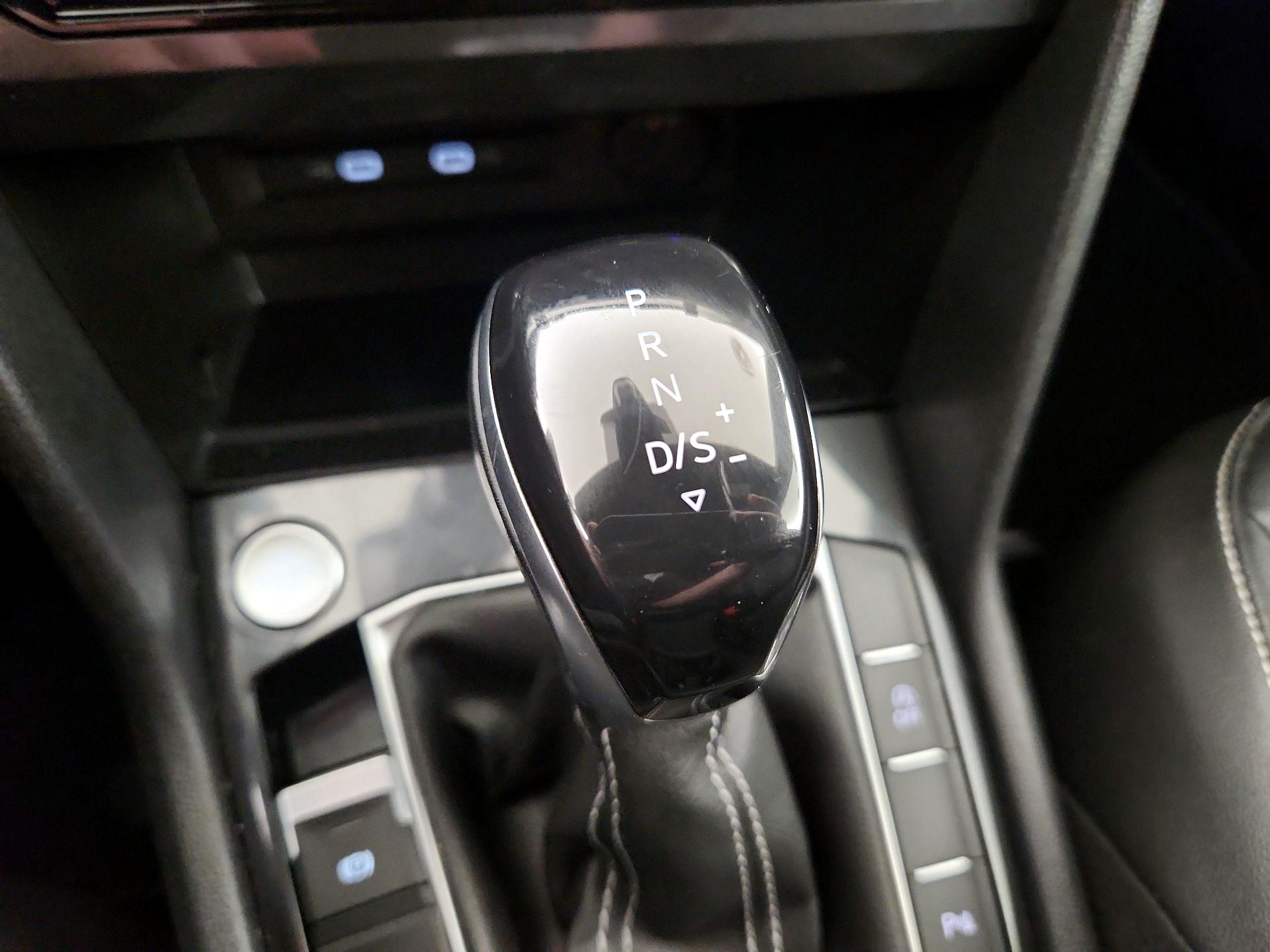 Thumbnail: 2022 Volkswagen Tiguan - 17