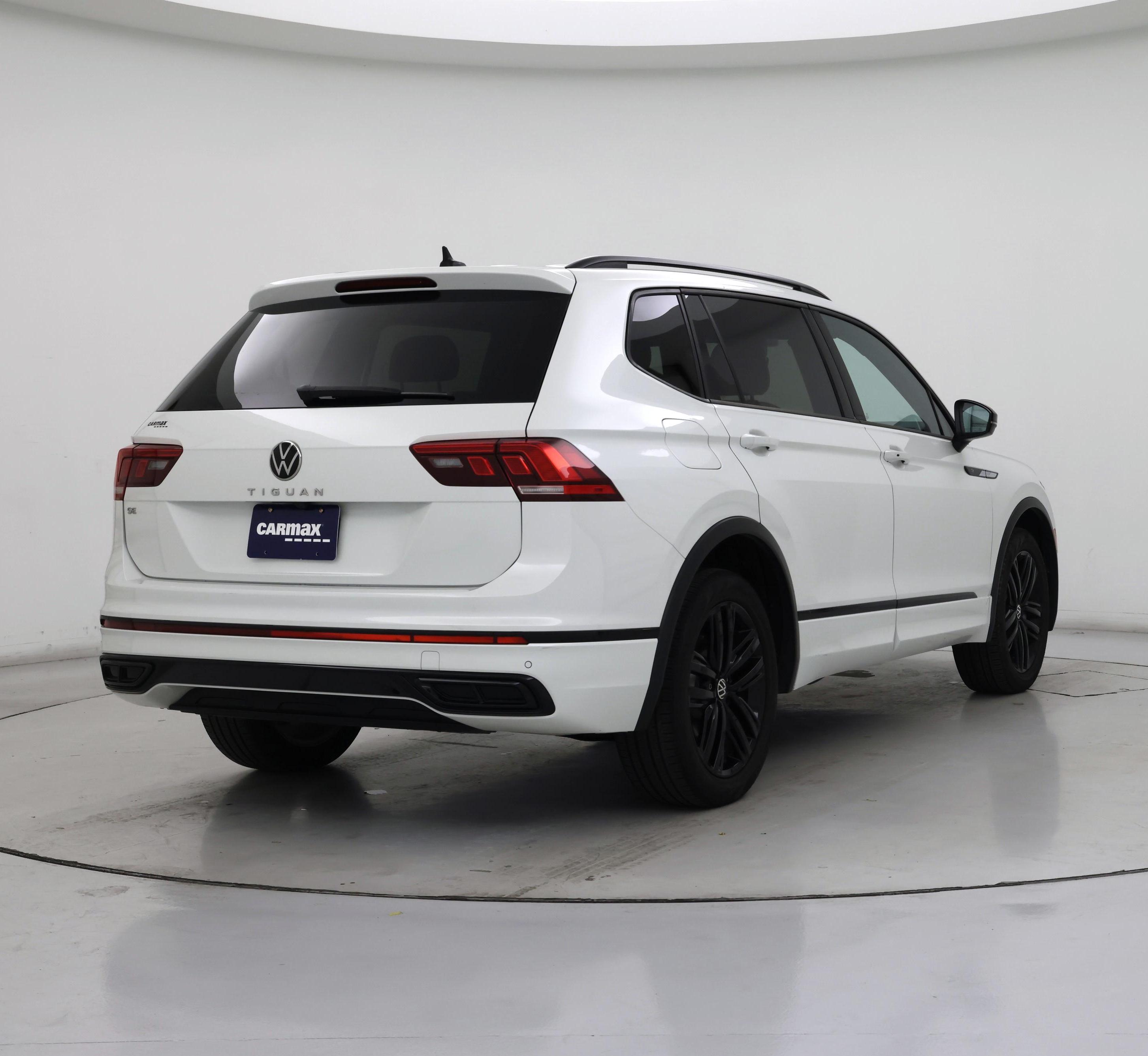 Thumbnail: 2022 Volkswagen Tiguan - 8