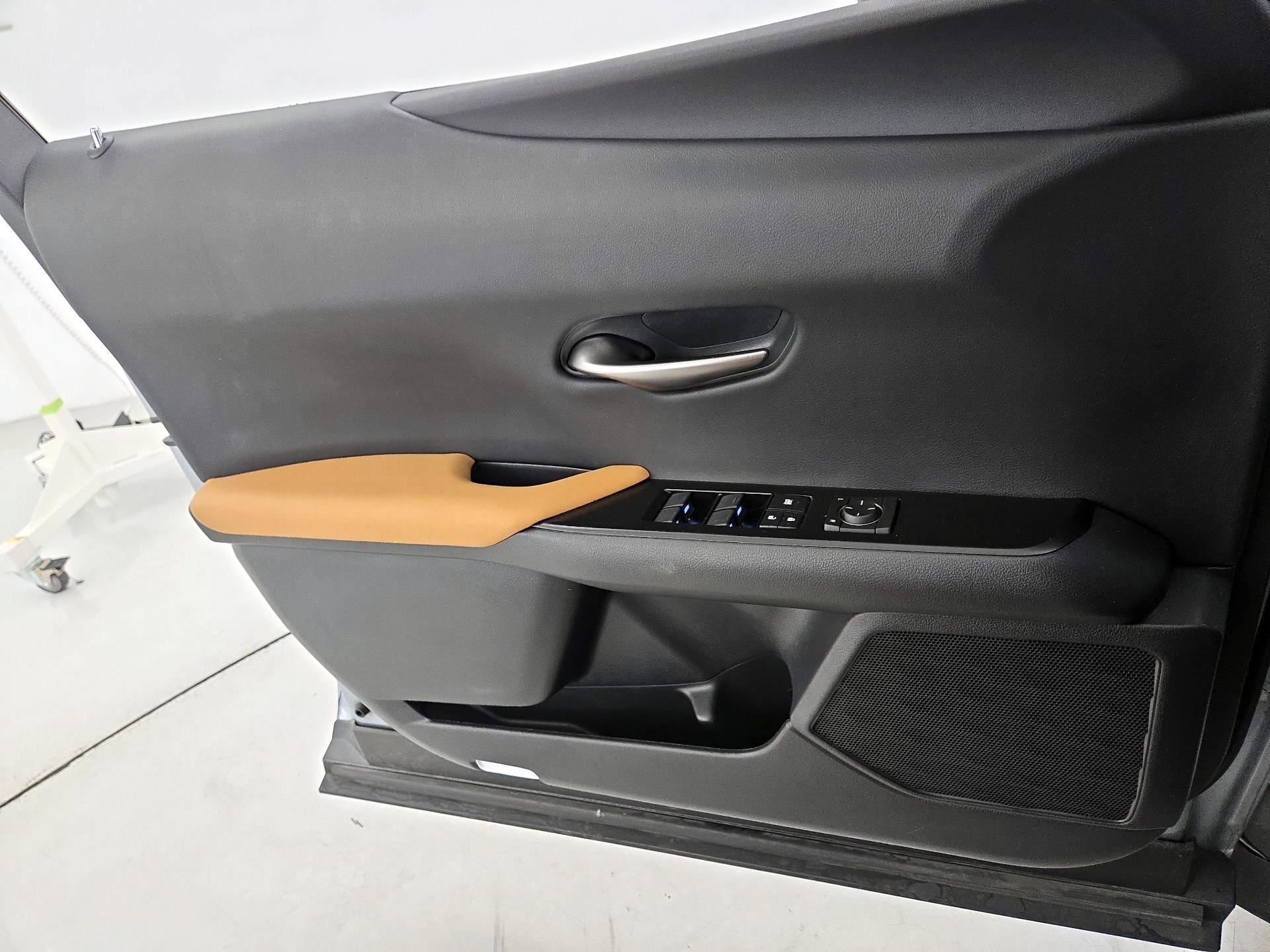Thumbnail: 2023 Lexus UX - 12