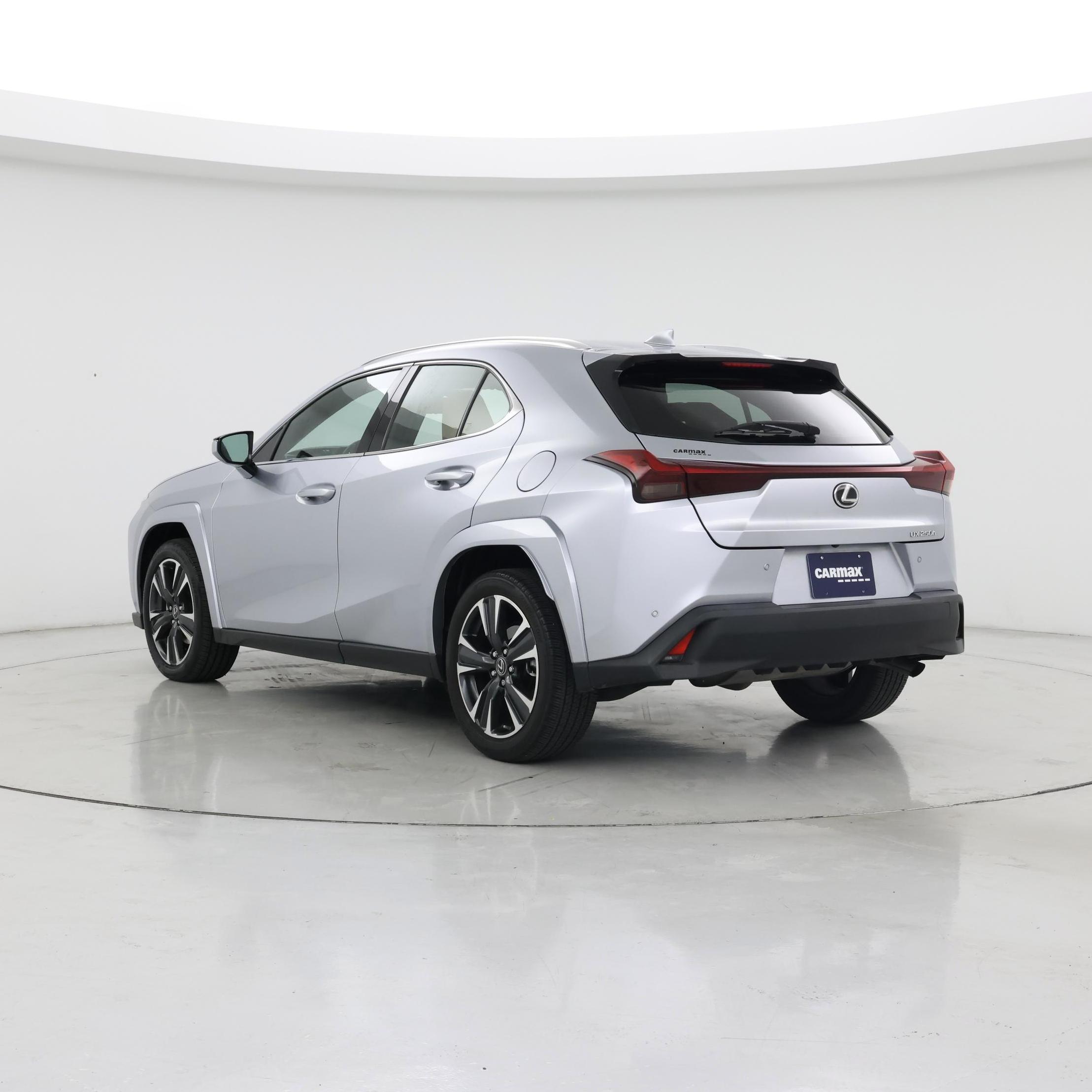 Thumbnail: 2023 Lexus UX - 2