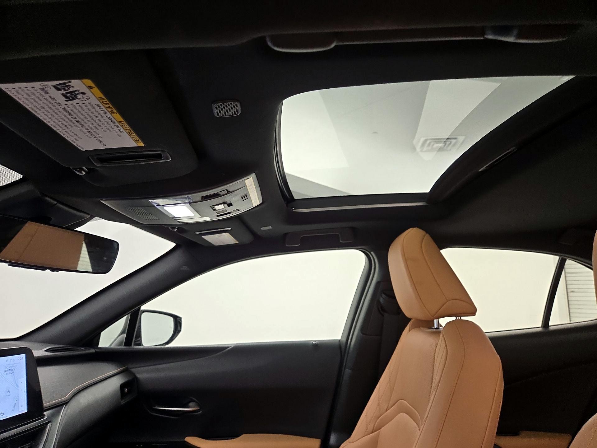 Thumbnail: 2023 Lexus UX - 20