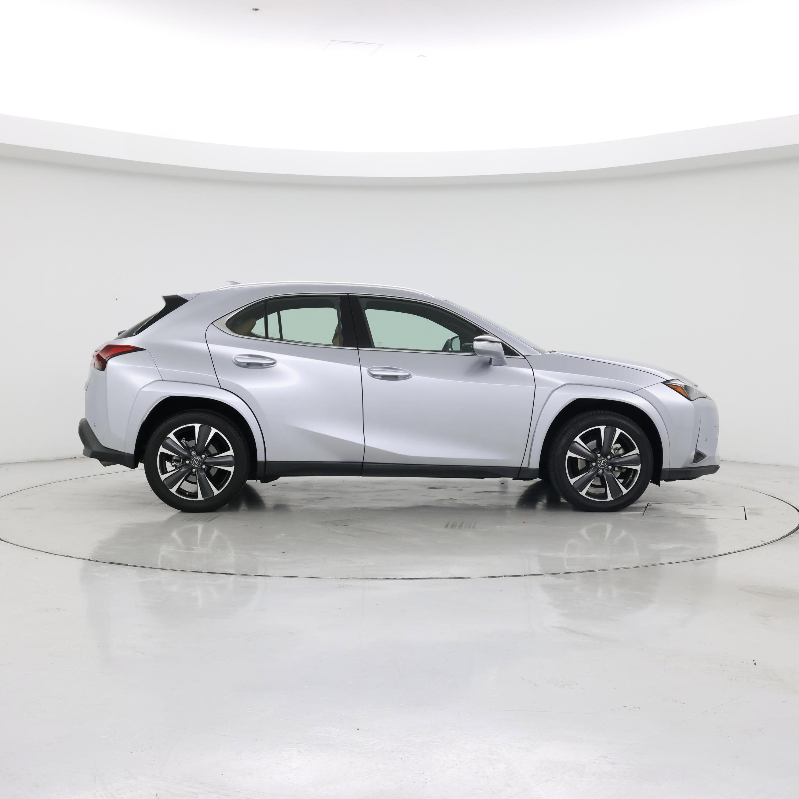 Thumbnail: 2023 Lexus UX - 7