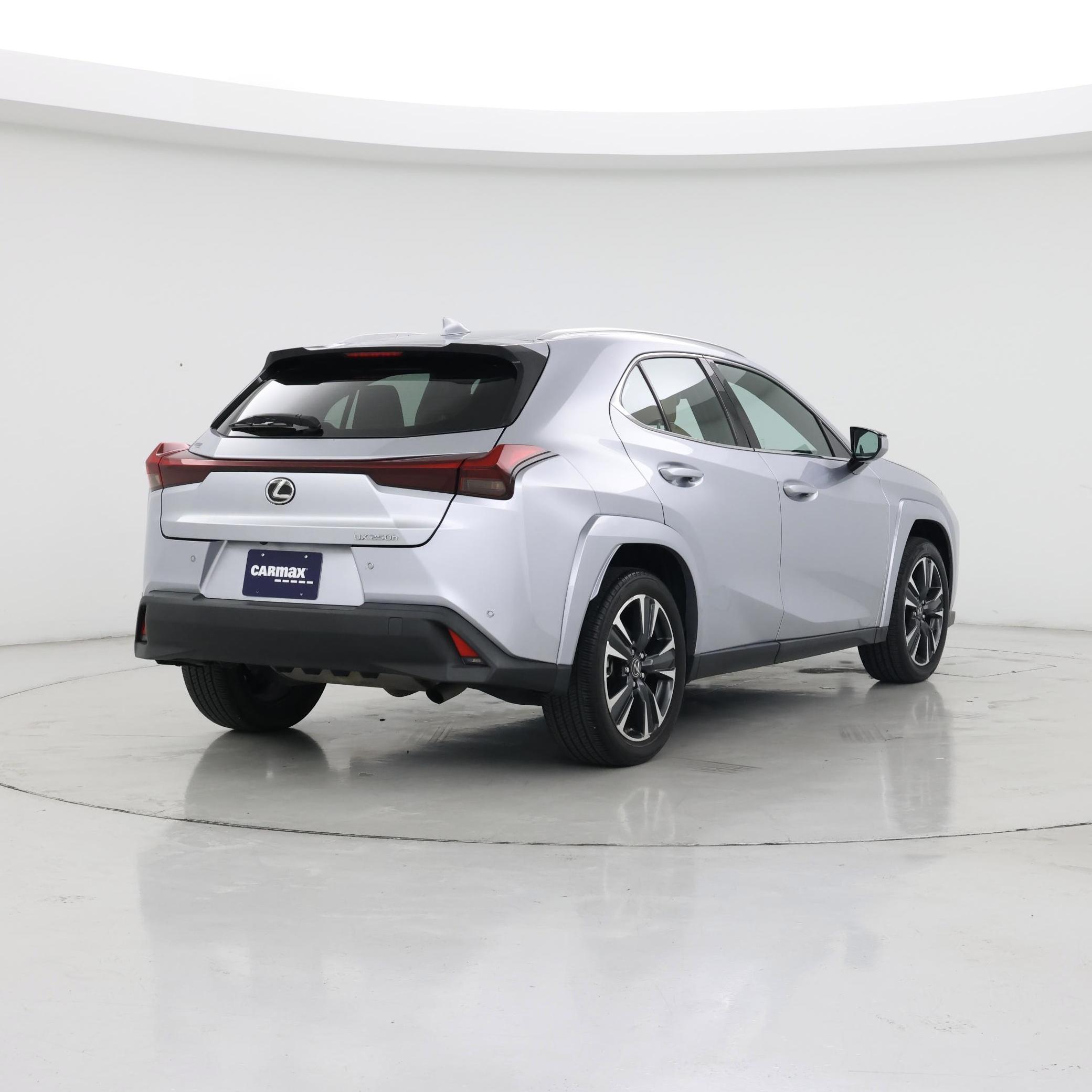 Thumbnail: 2023 Lexus UX - 8