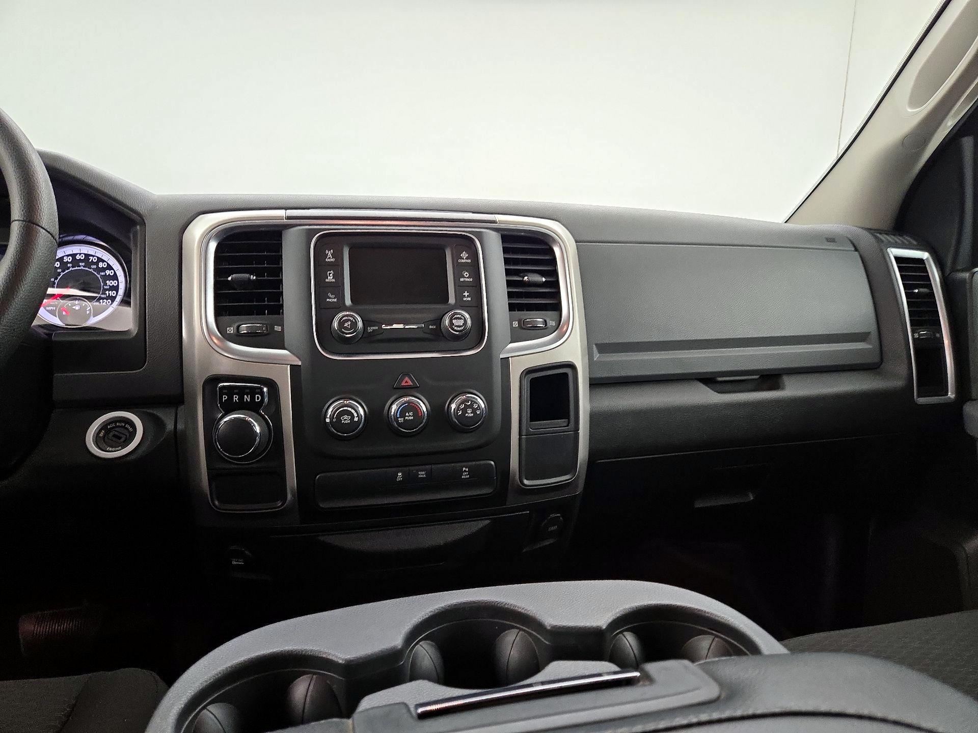 Thumbnail: 2020 RAM 1500 Classic - 9