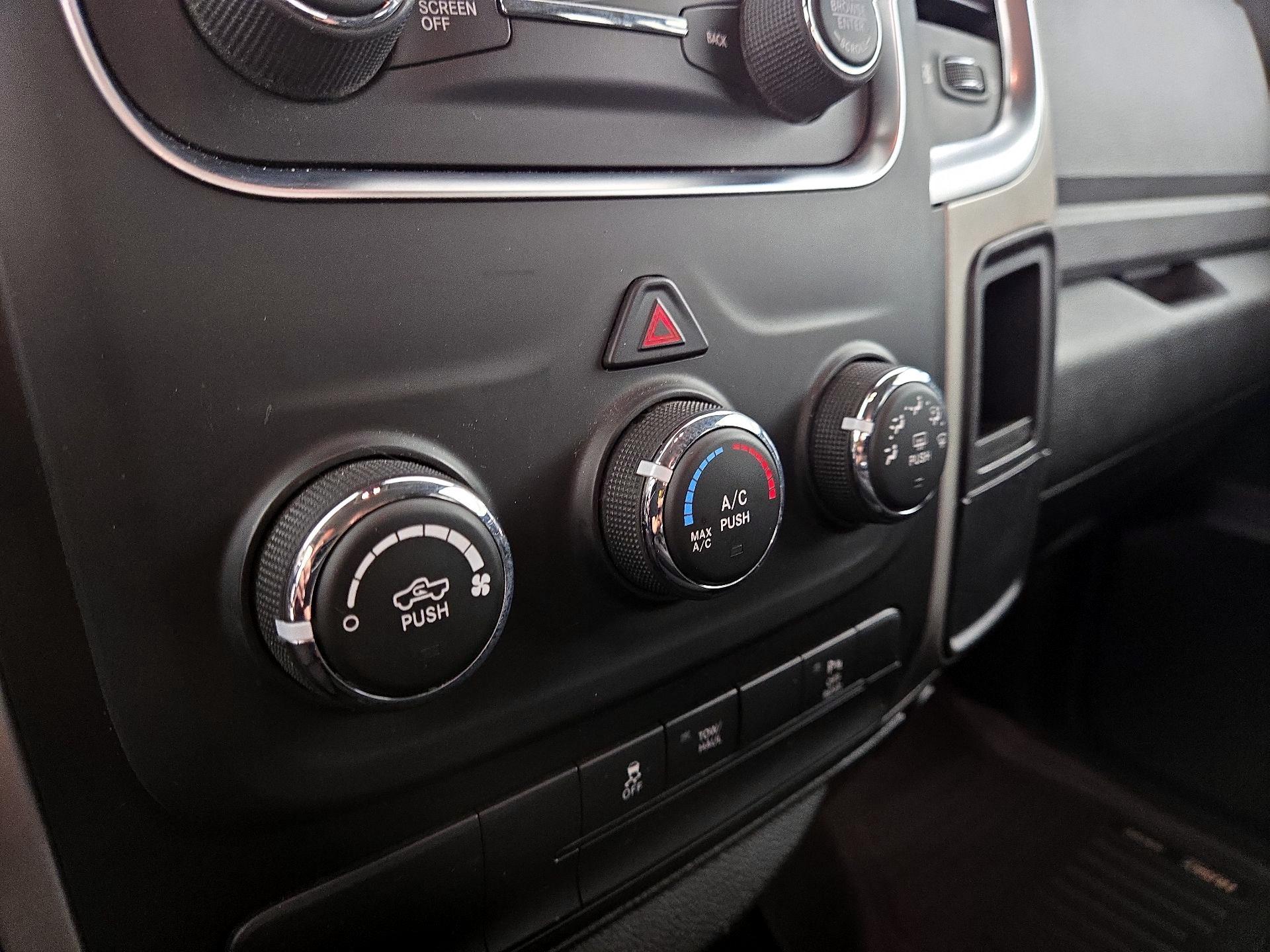 Thumbnail: 2020 RAM 1500 Classic - 16