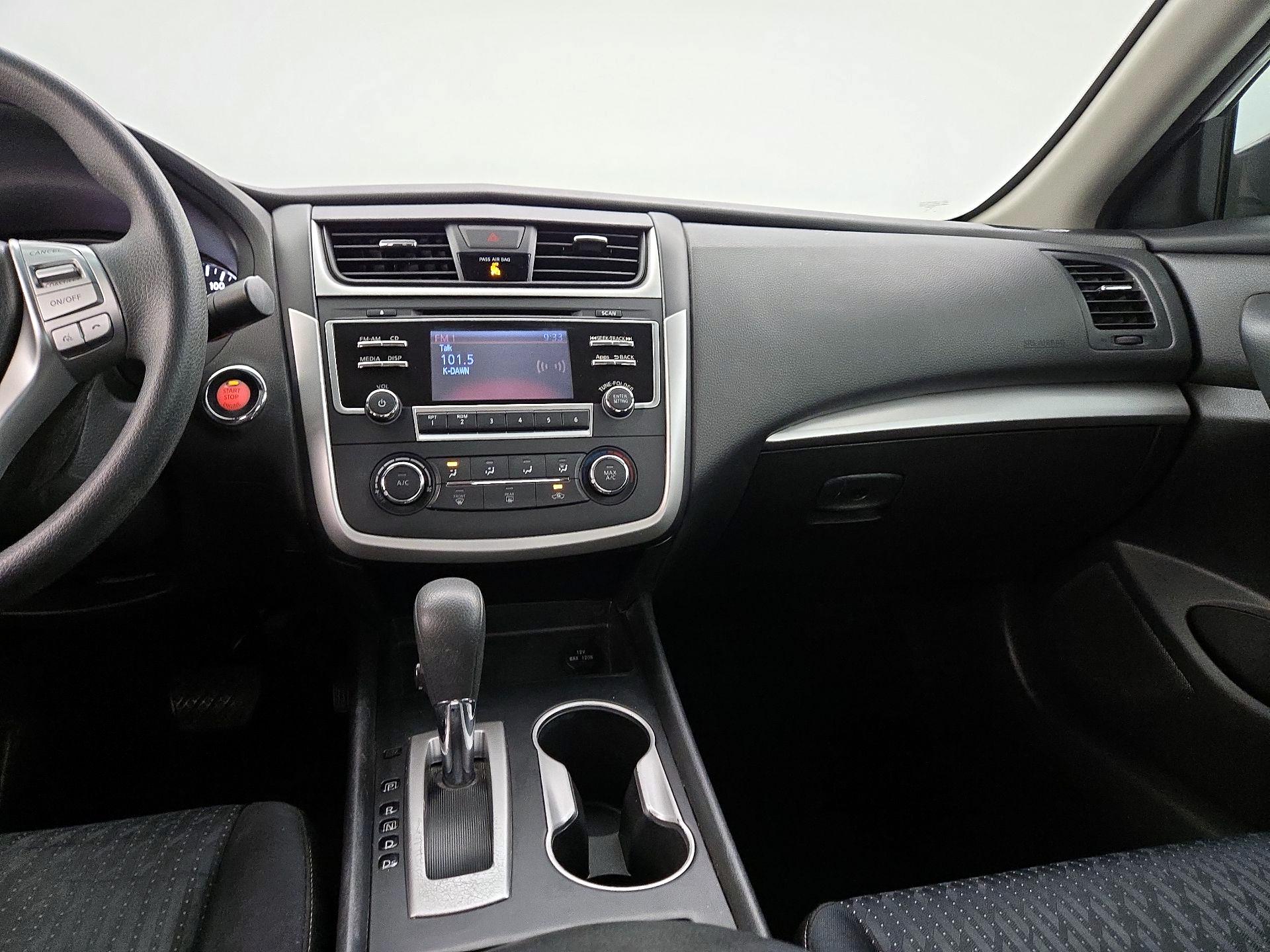 Thumbnail: 2016 Nissan Altima - 9