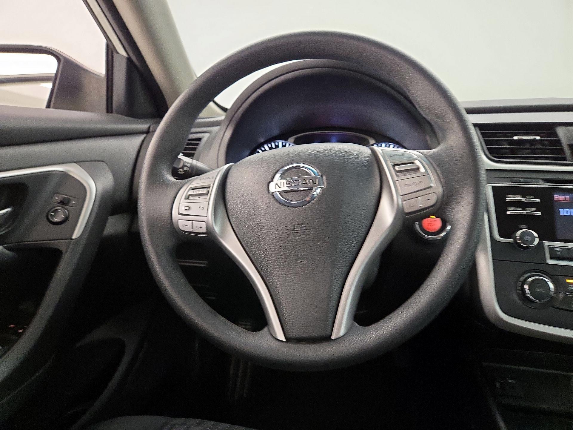 Thumbnail: 2016 Nissan Altima - 10