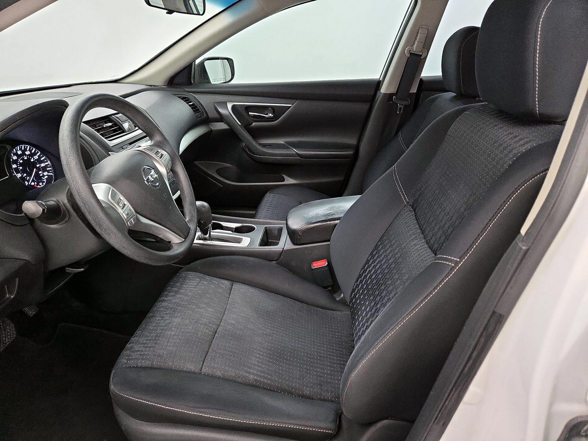 Thumbnail: 2016 Nissan Altima - 11