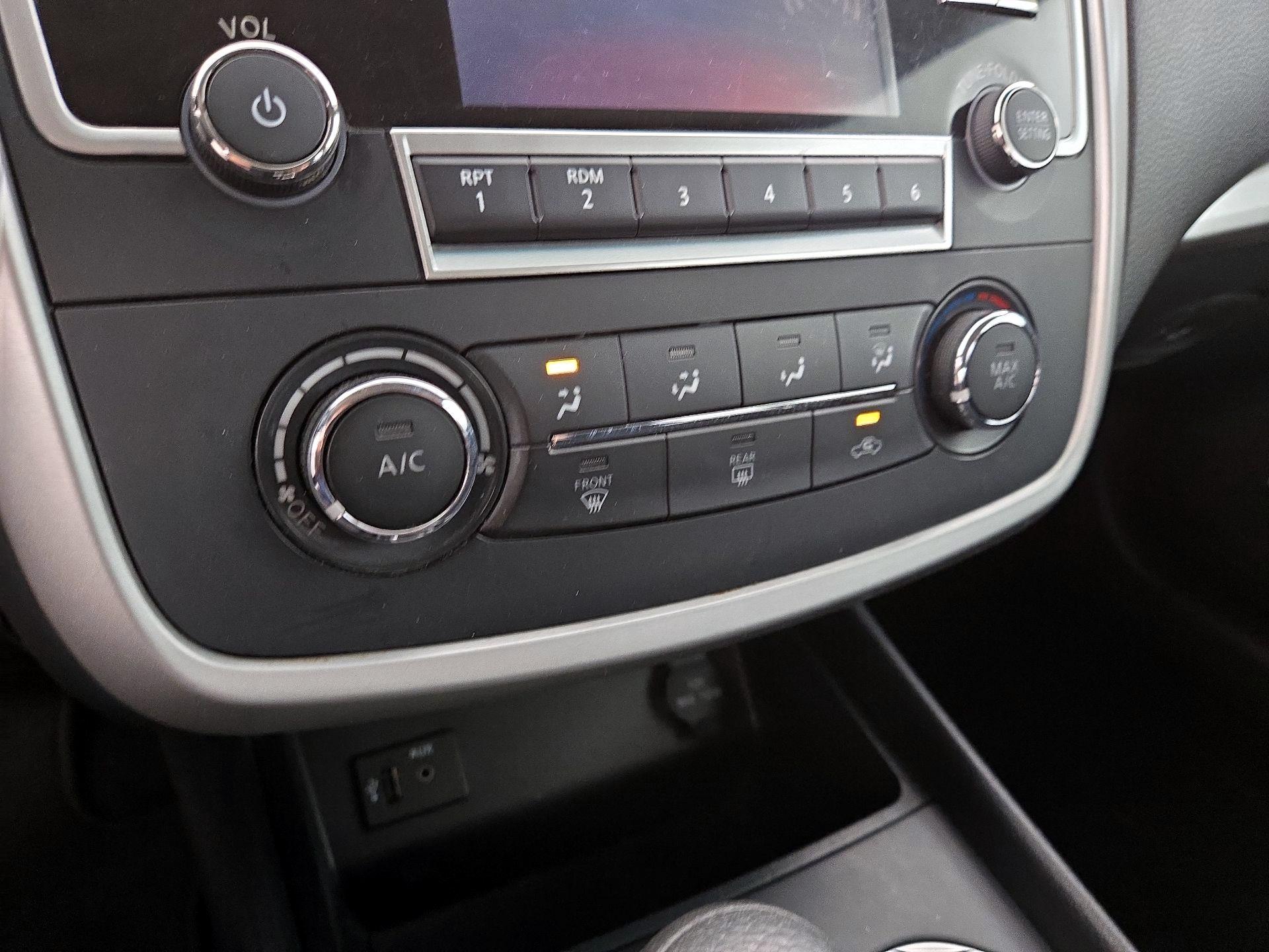 Thumbnail: 2016 Nissan Altima - 16