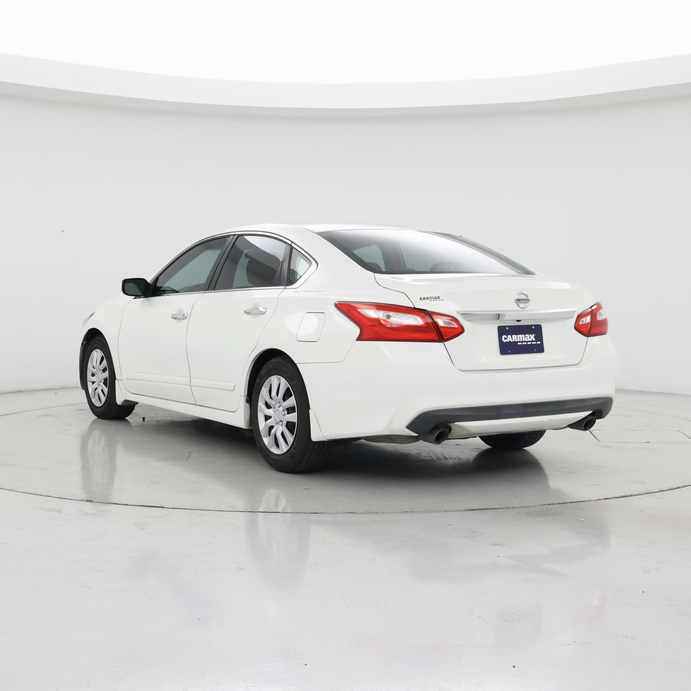 Thumbnail: 2016 Nissan Altima - 2