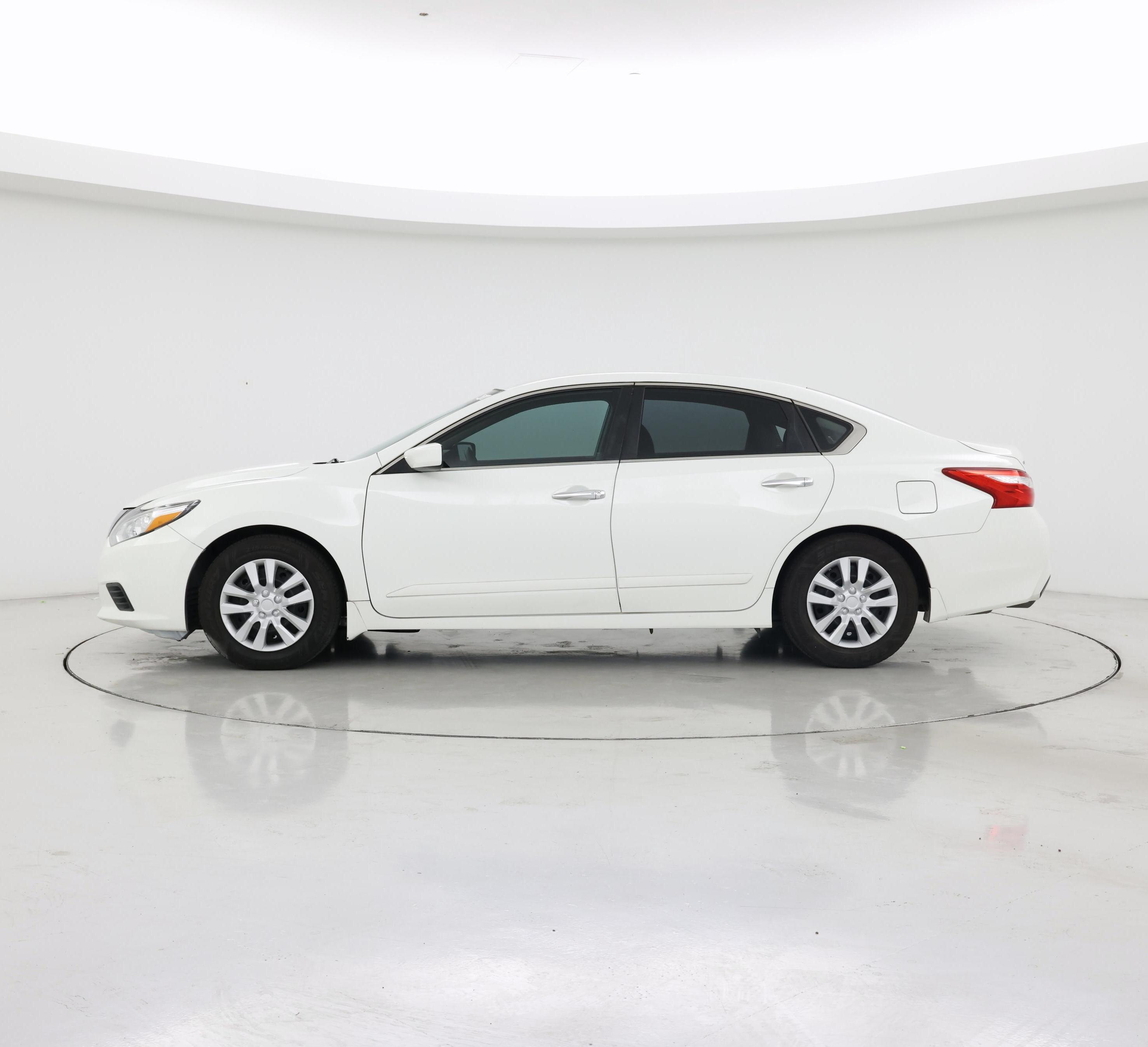 Thumbnail: 2016 Nissan Altima - 3