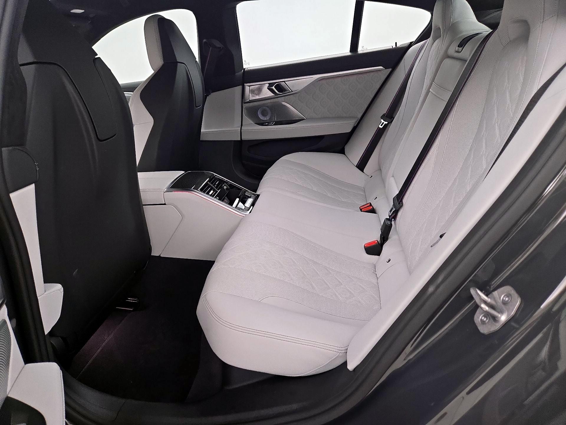 Thumbnail: 2023 BMW M8 - 20