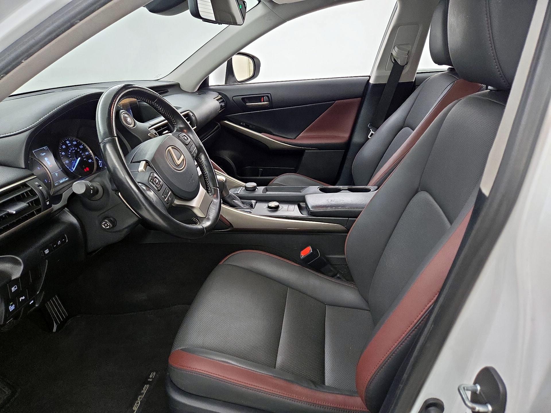 Thumbnail: 2019 Lexus IS - 11