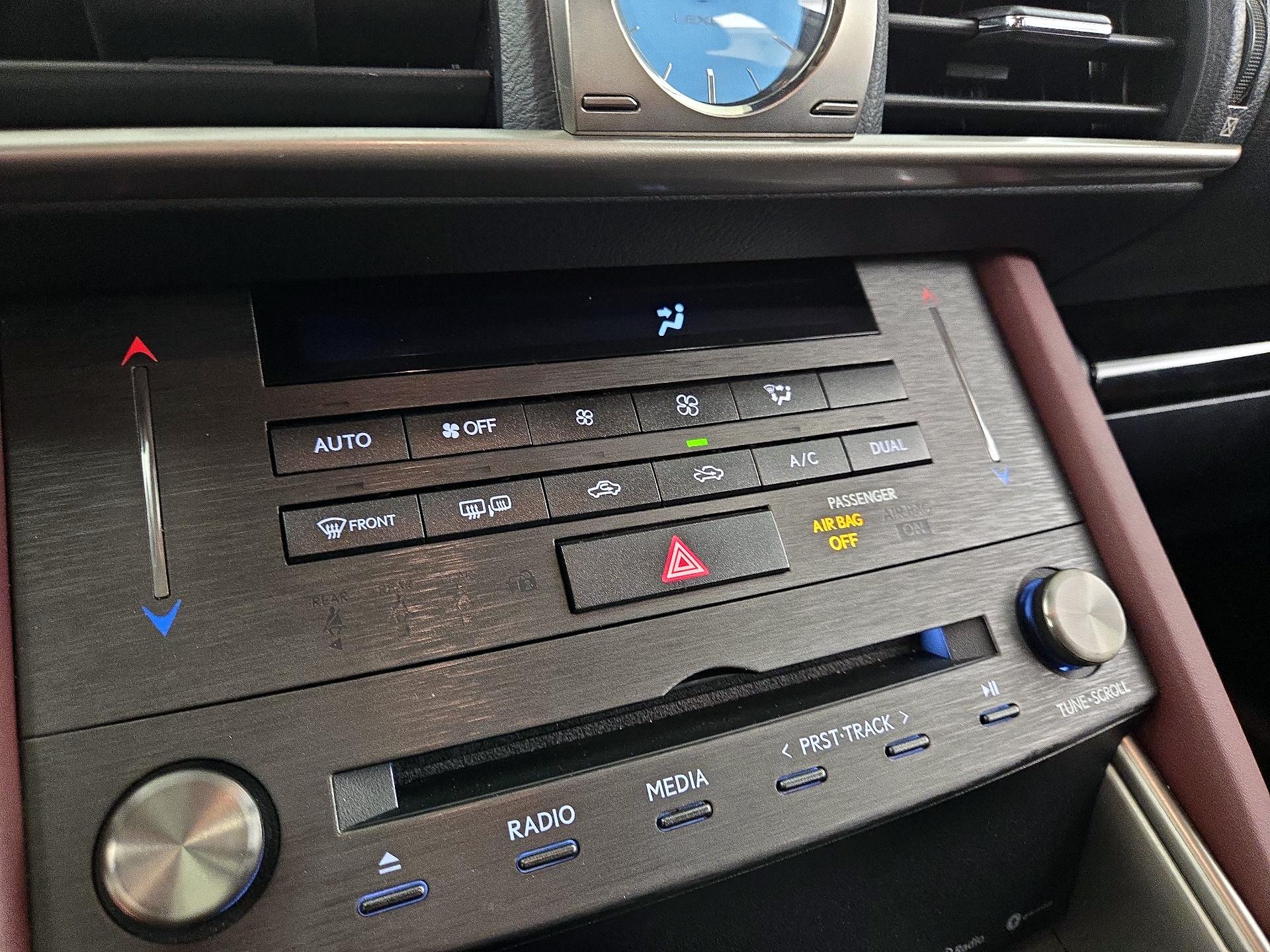 Thumbnail: 2019 Lexus IS - 16