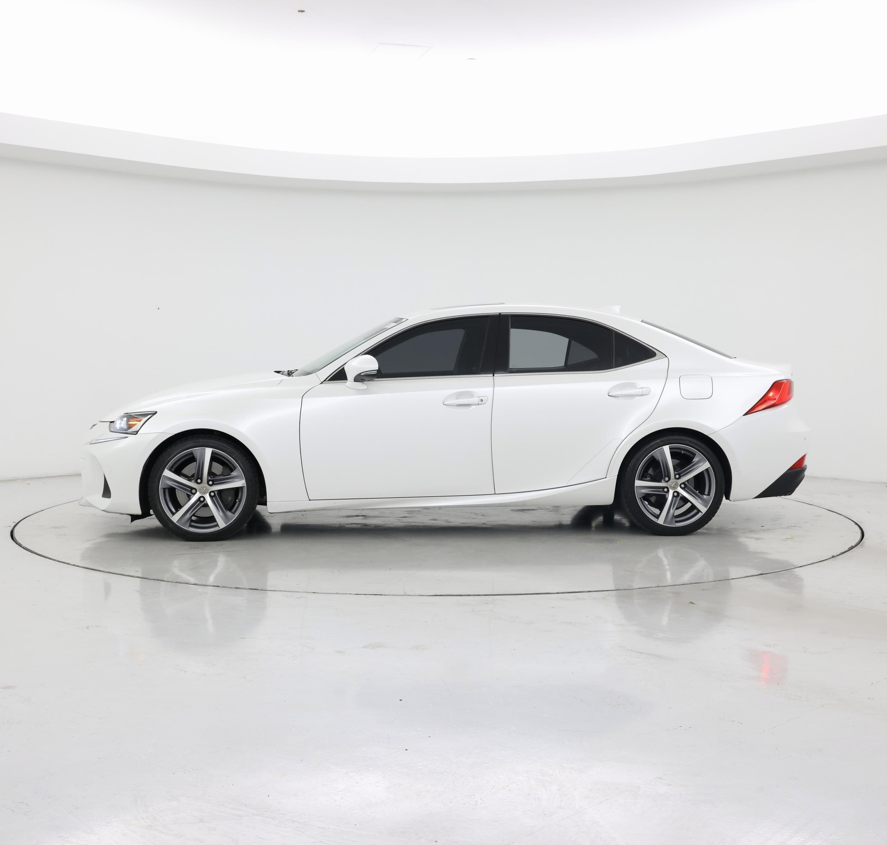 Thumbnail: 2019 Lexus IS - 3
