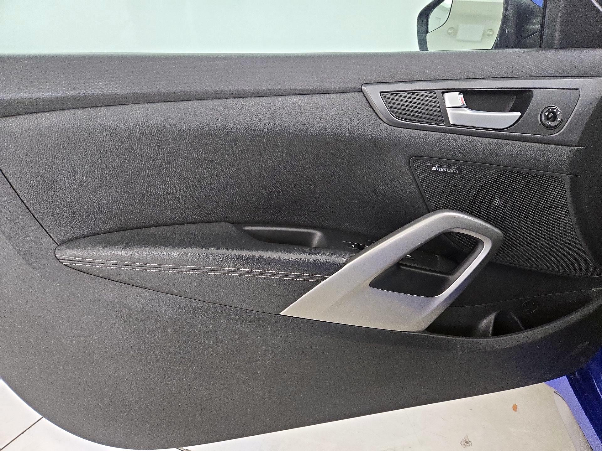 Thumbnail: 2014 Hyundai Veloster - 12