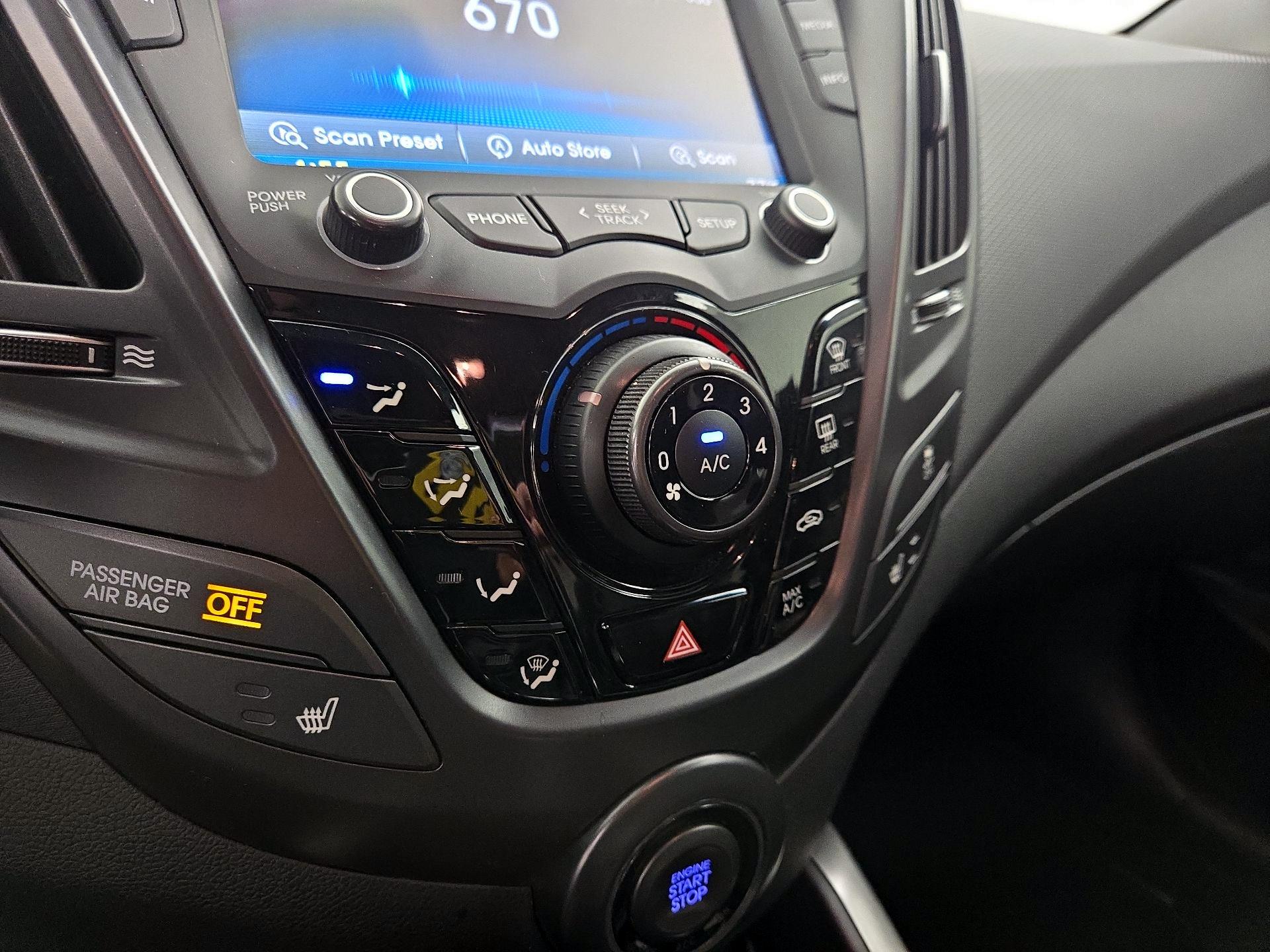 Thumbnail: 2014 Hyundai Veloster - 16