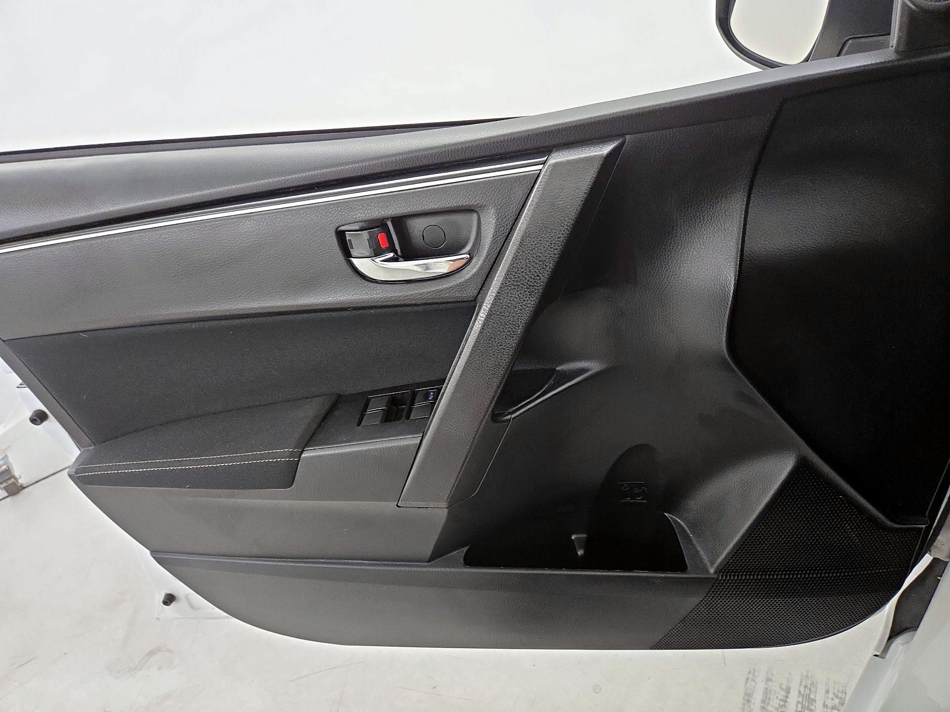 Thumbnail: 2018 Toyota Corolla - 12