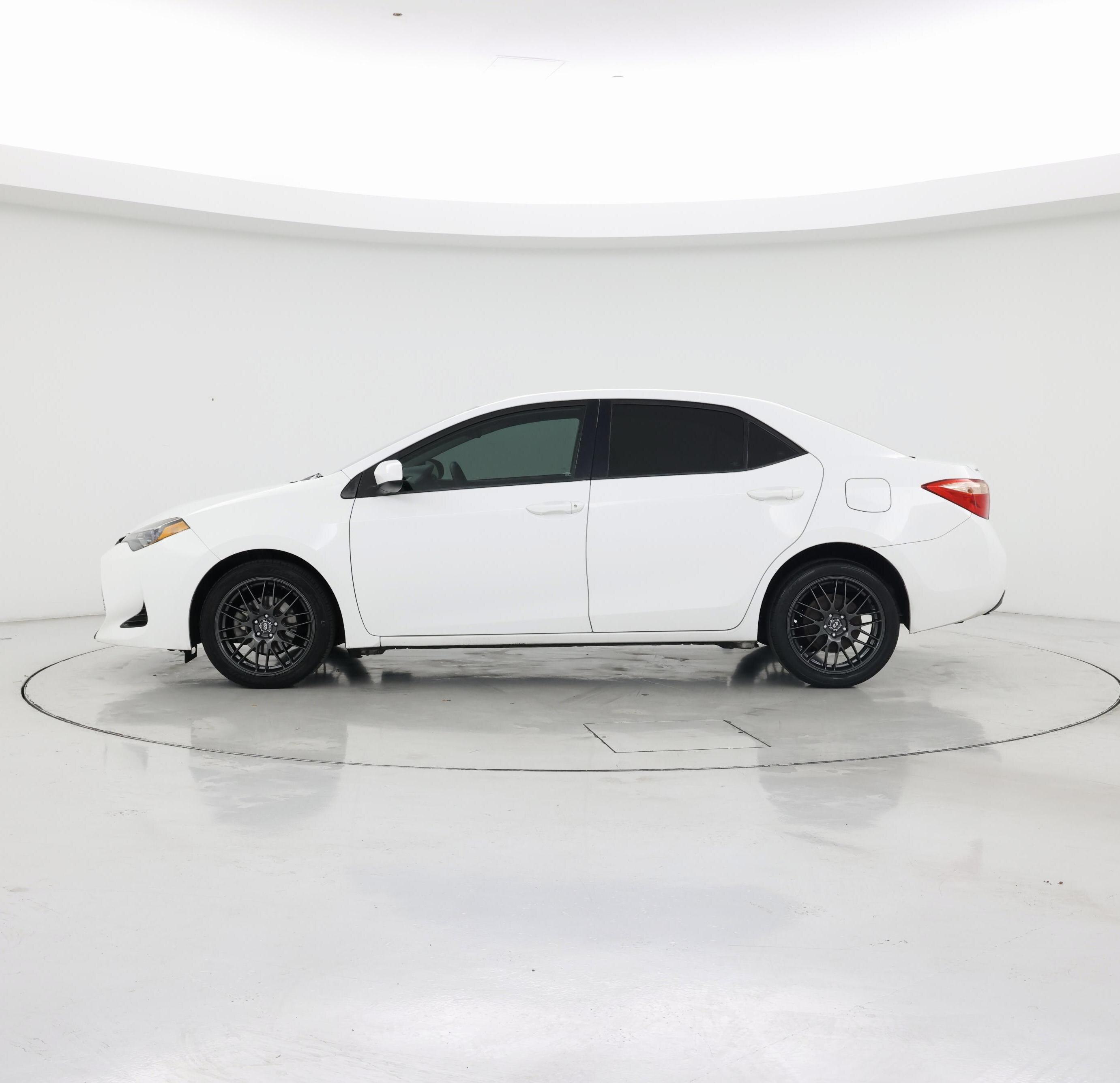 Thumbnail: 2018 Toyota Corolla - 3