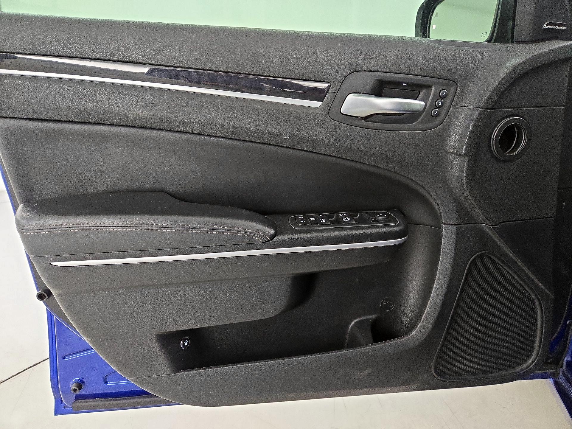 Thumbnail: 2019 Chrysler 300 - 12