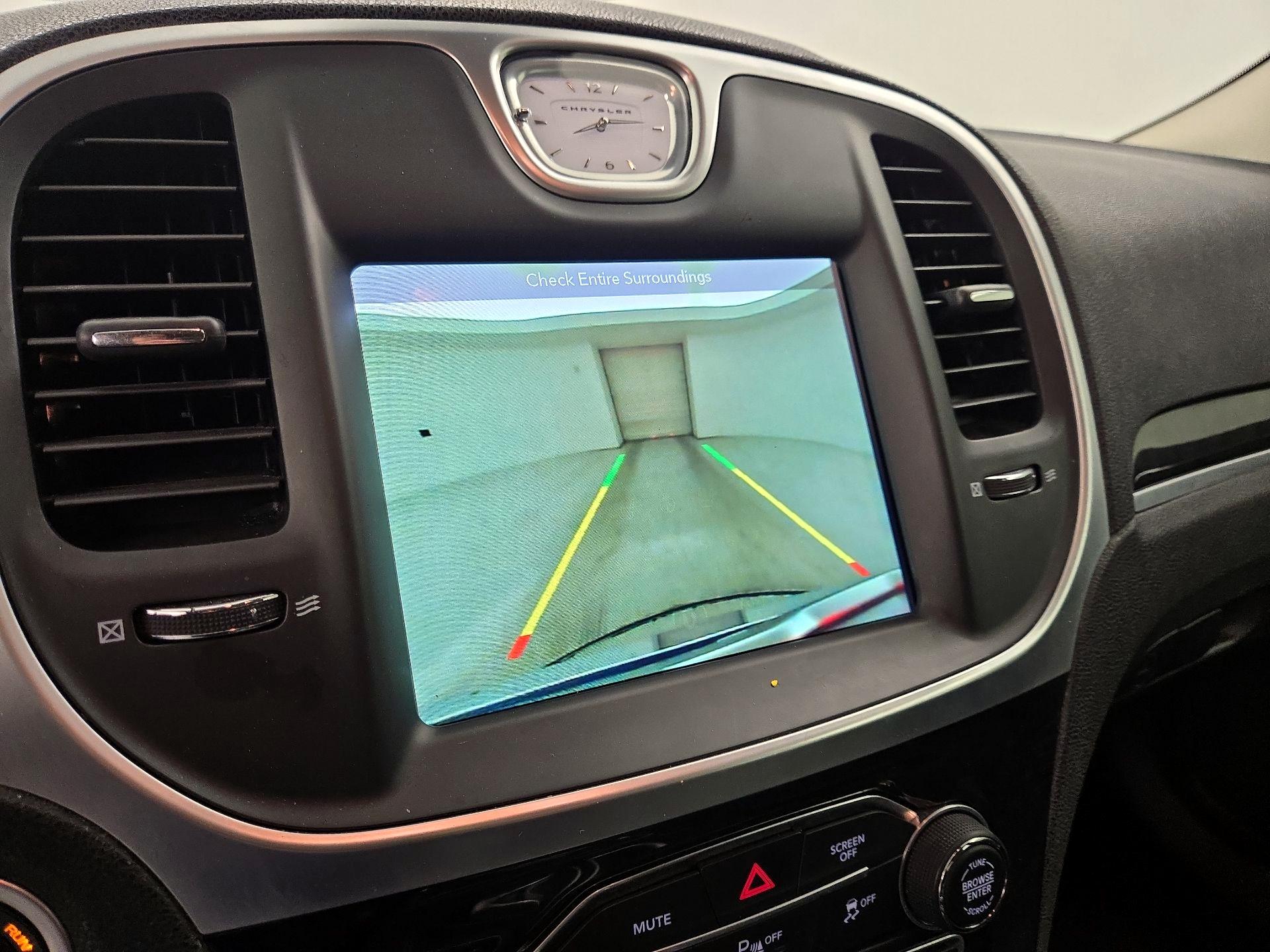 Thumbnail: 2019 Chrysler 300 - 15