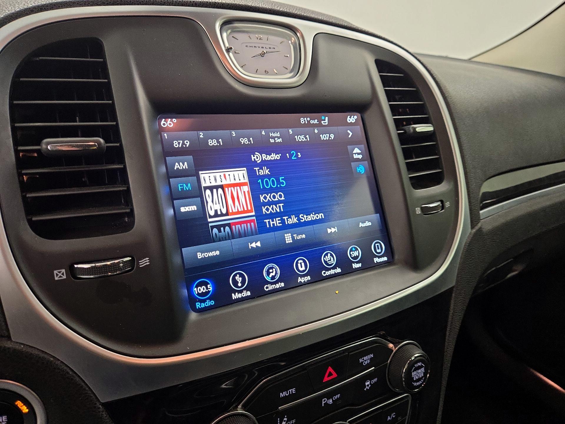 Thumbnail: 2019 Chrysler 300 - 16