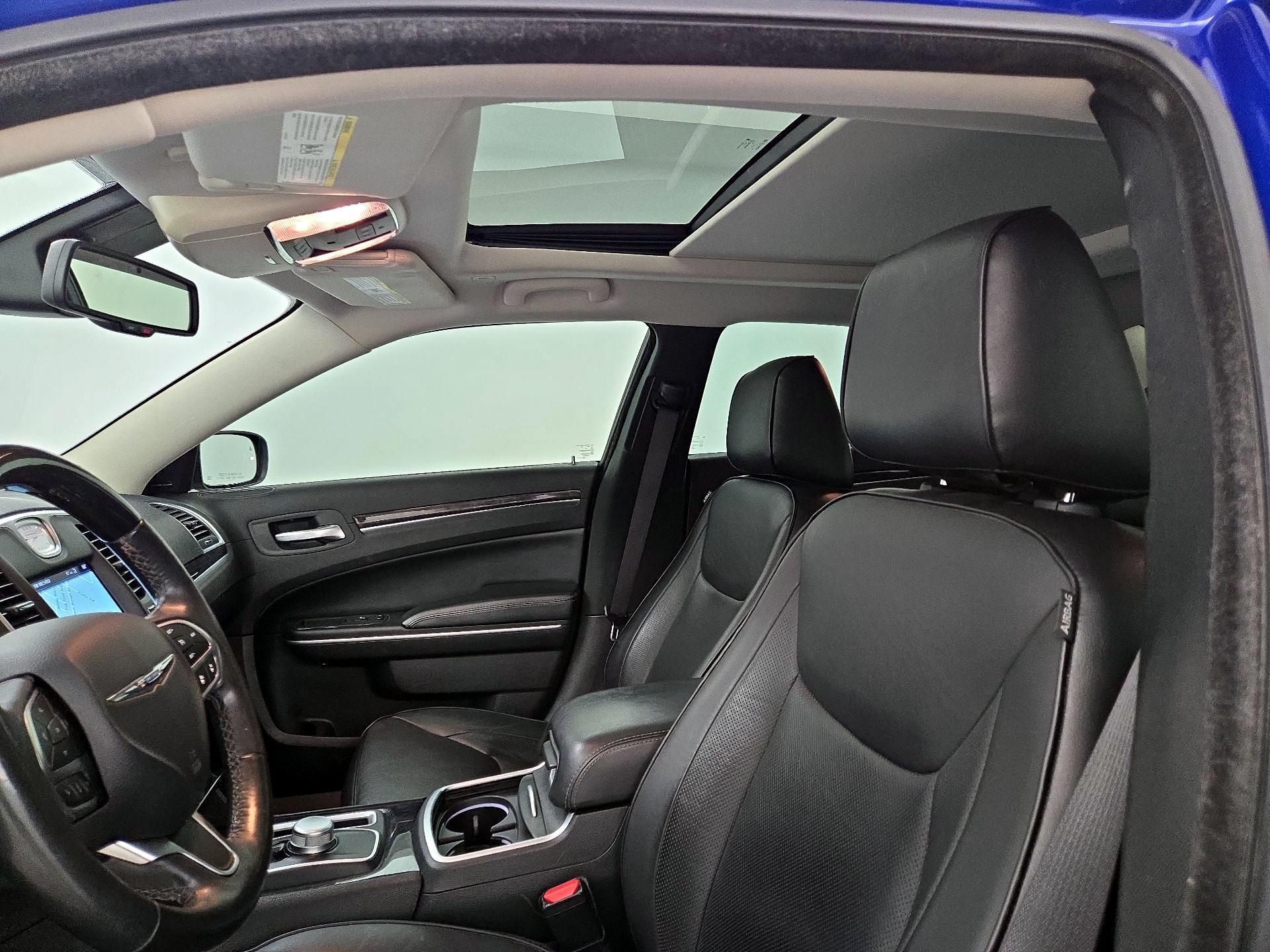 Thumbnail: 2019 Chrysler 300 - 20