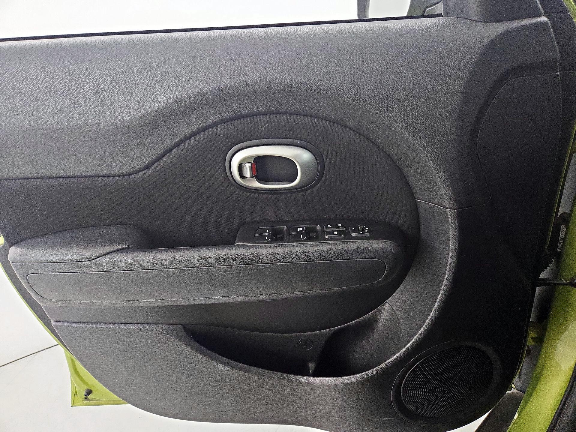 Thumbnail: 2015 Kia Soul - 12