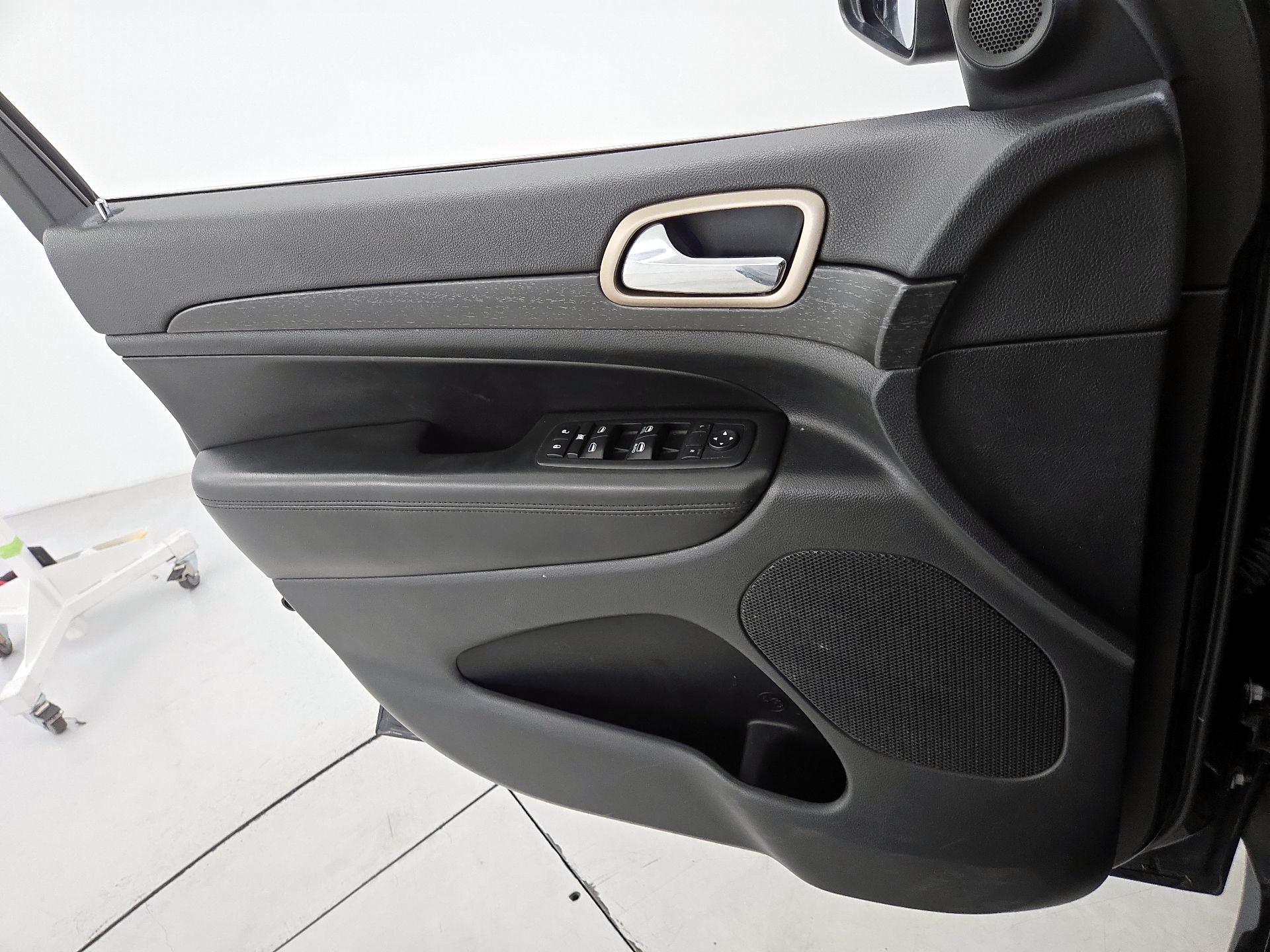 Thumbnail: 2015 Jeep Grand Cherokee - 12