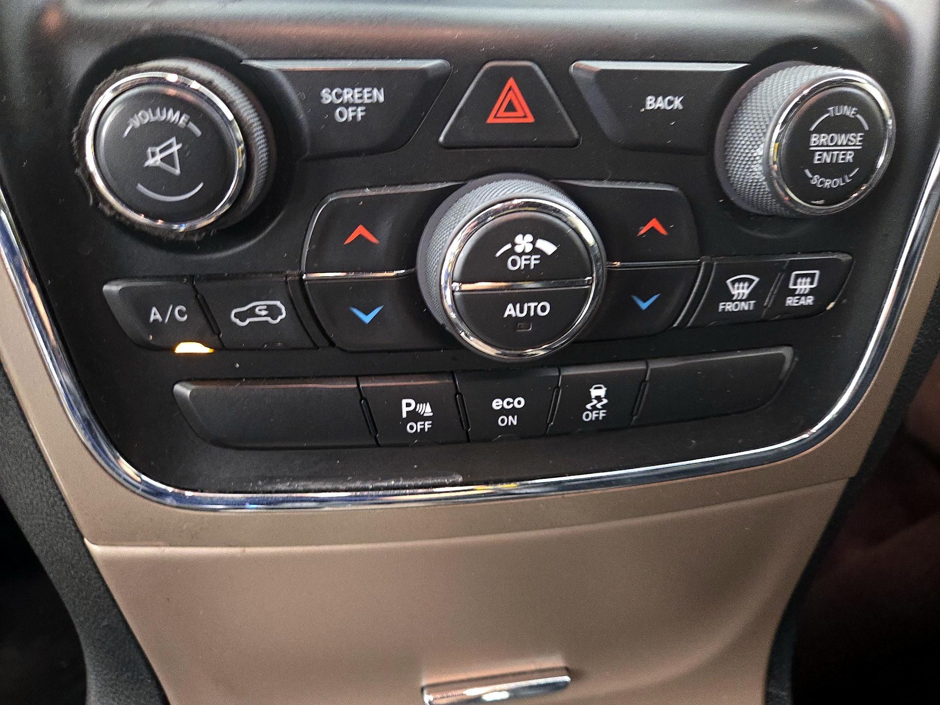 Thumbnail: 2015 Jeep Grand Cherokee - 16