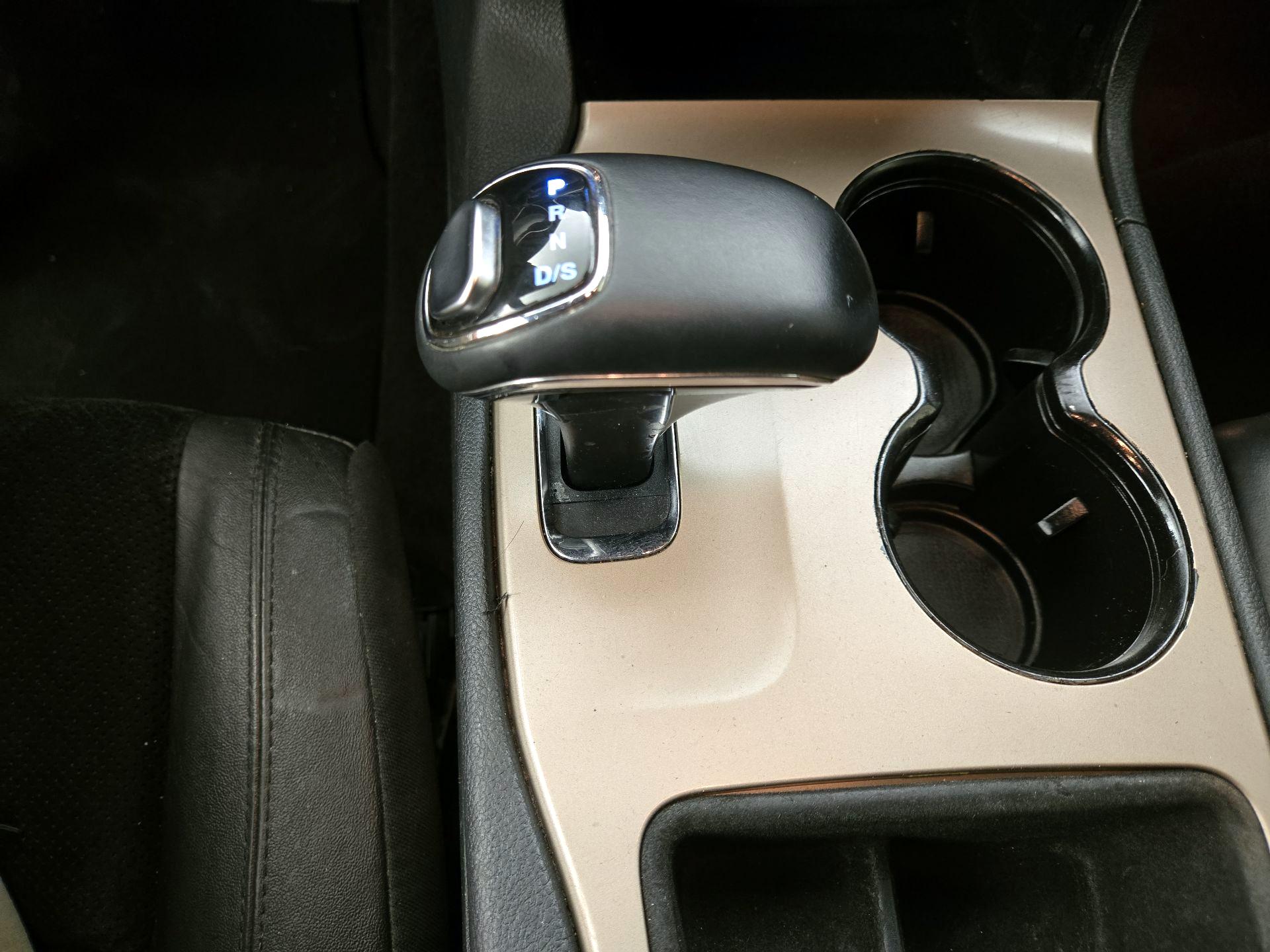 Thumbnail: 2015 Jeep Grand Cherokee - 17