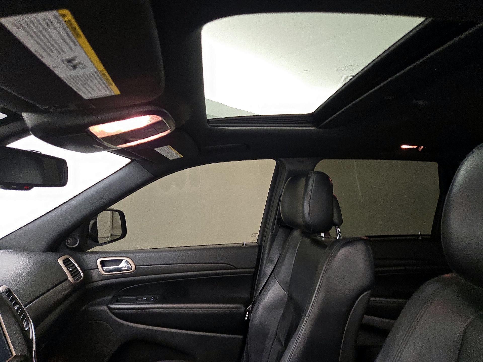 Thumbnail: 2015 Jeep Grand Cherokee - 19
