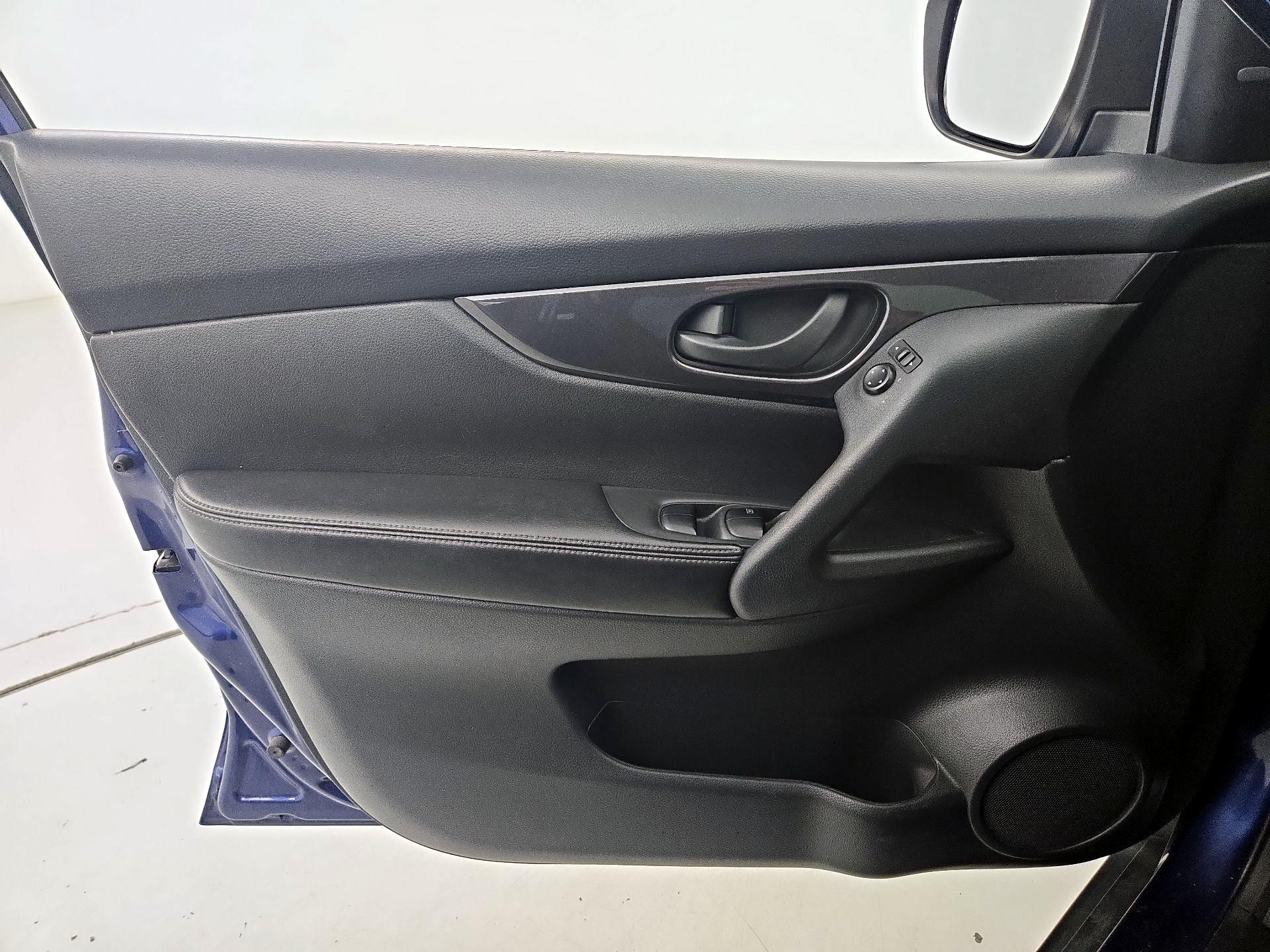 Thumbnail: 2019 Nissan Rogue - 10