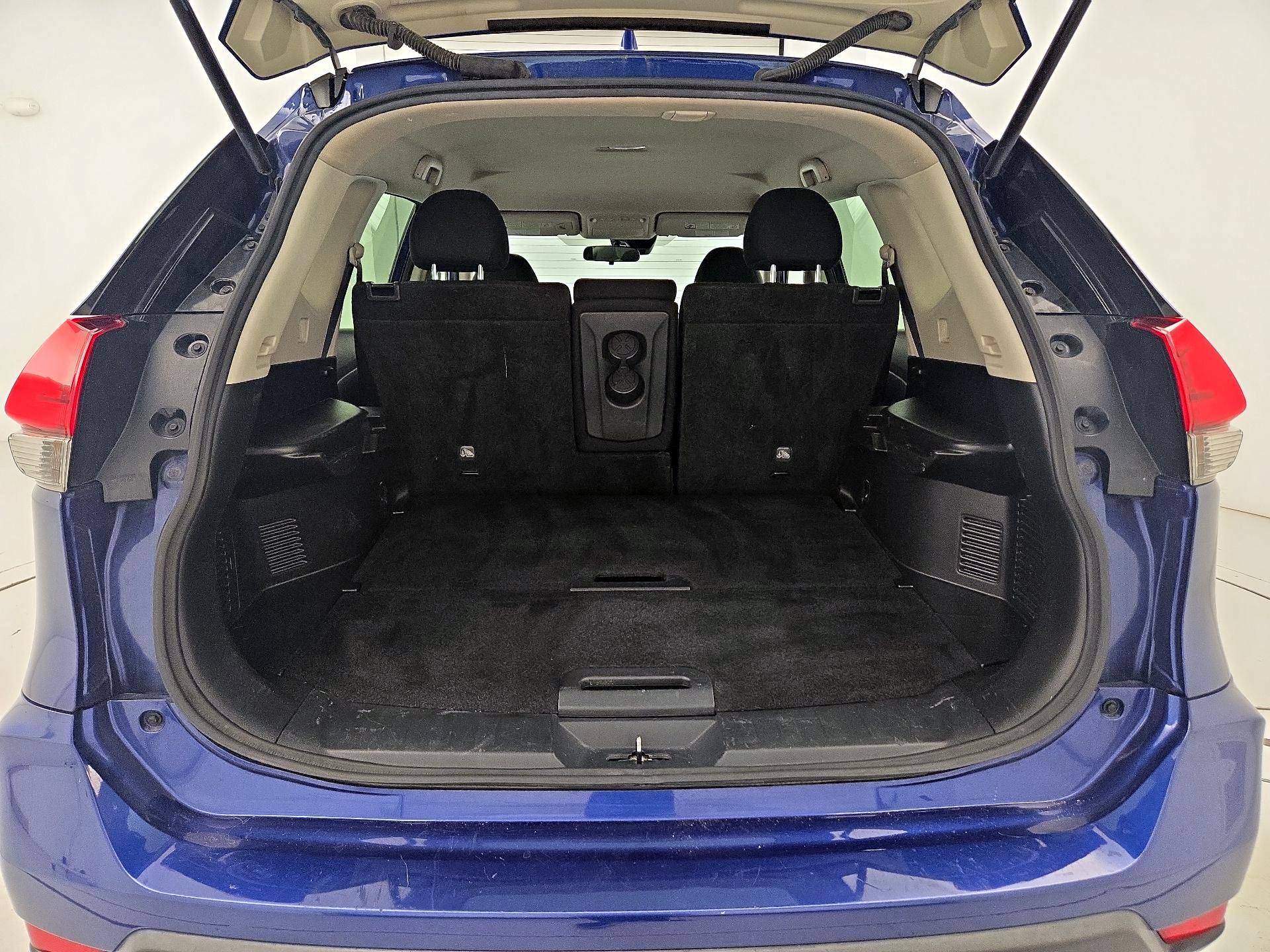 Thumbnail: 2019 Nissan Rogue - 17