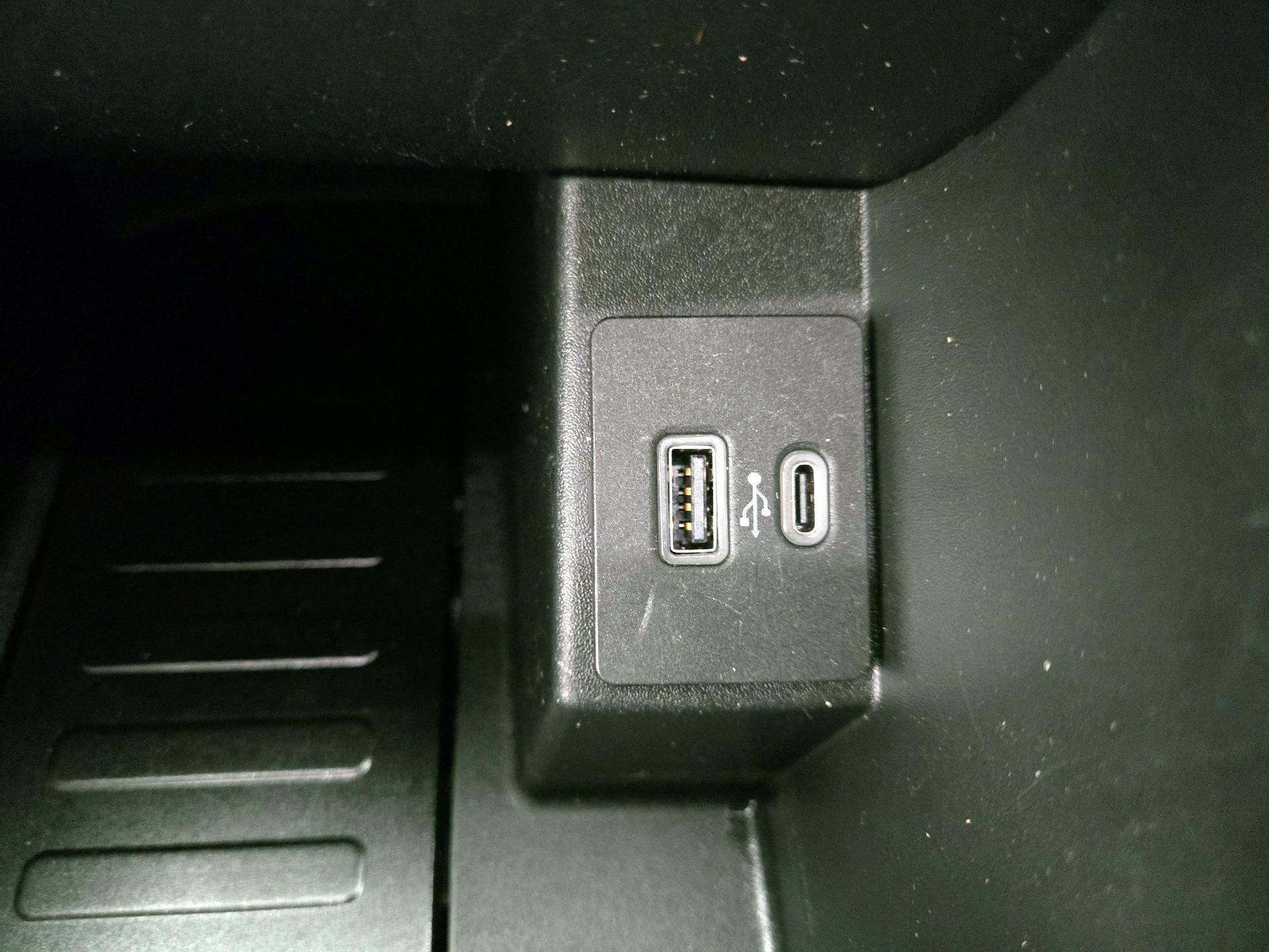 Thumbnail: 2022 Ford Edge - 19