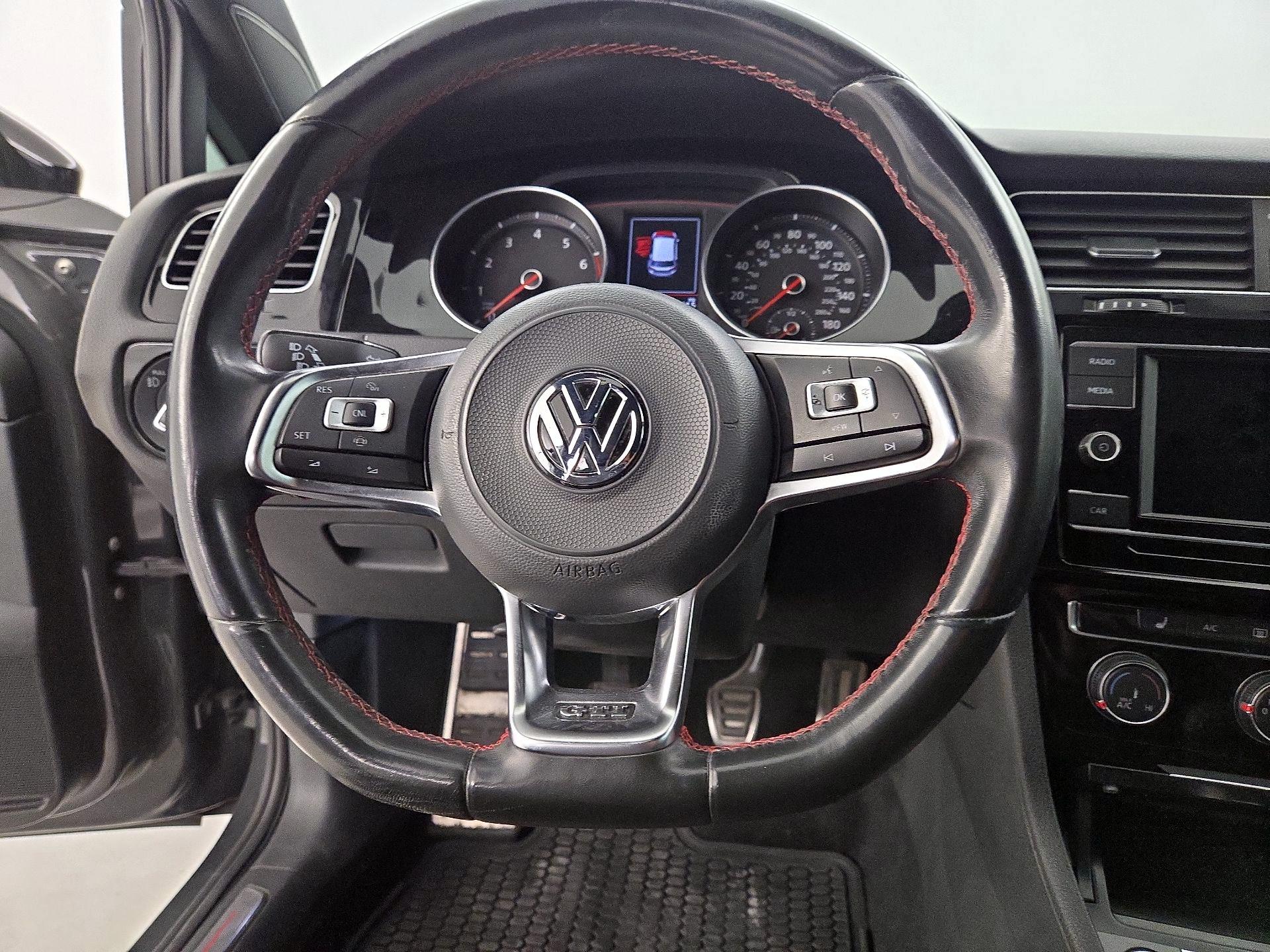Thumbnail: 2019 Volkswagen Golf - 10