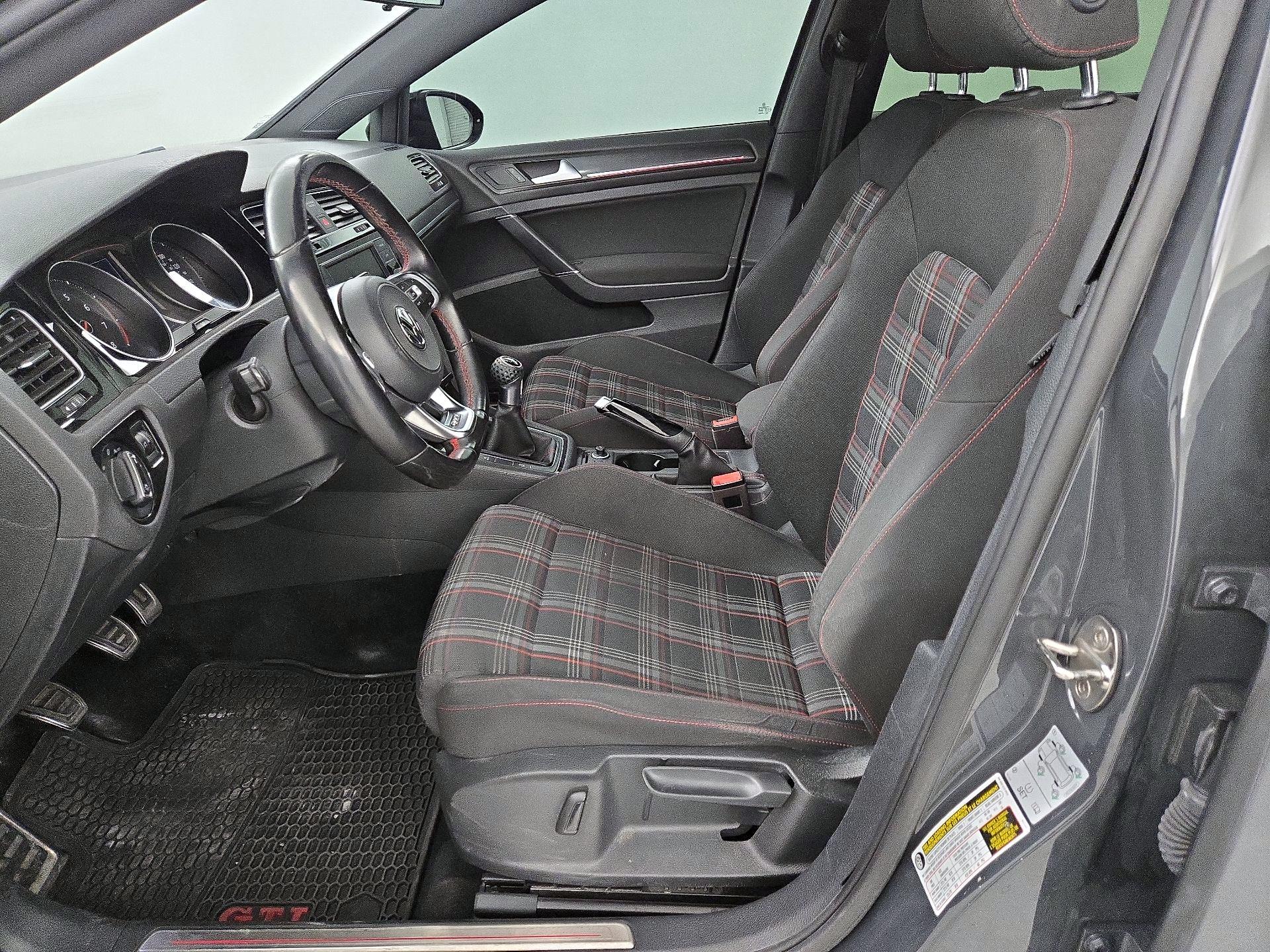 Thumbnail: 2019 Volkswagen Golf - 11