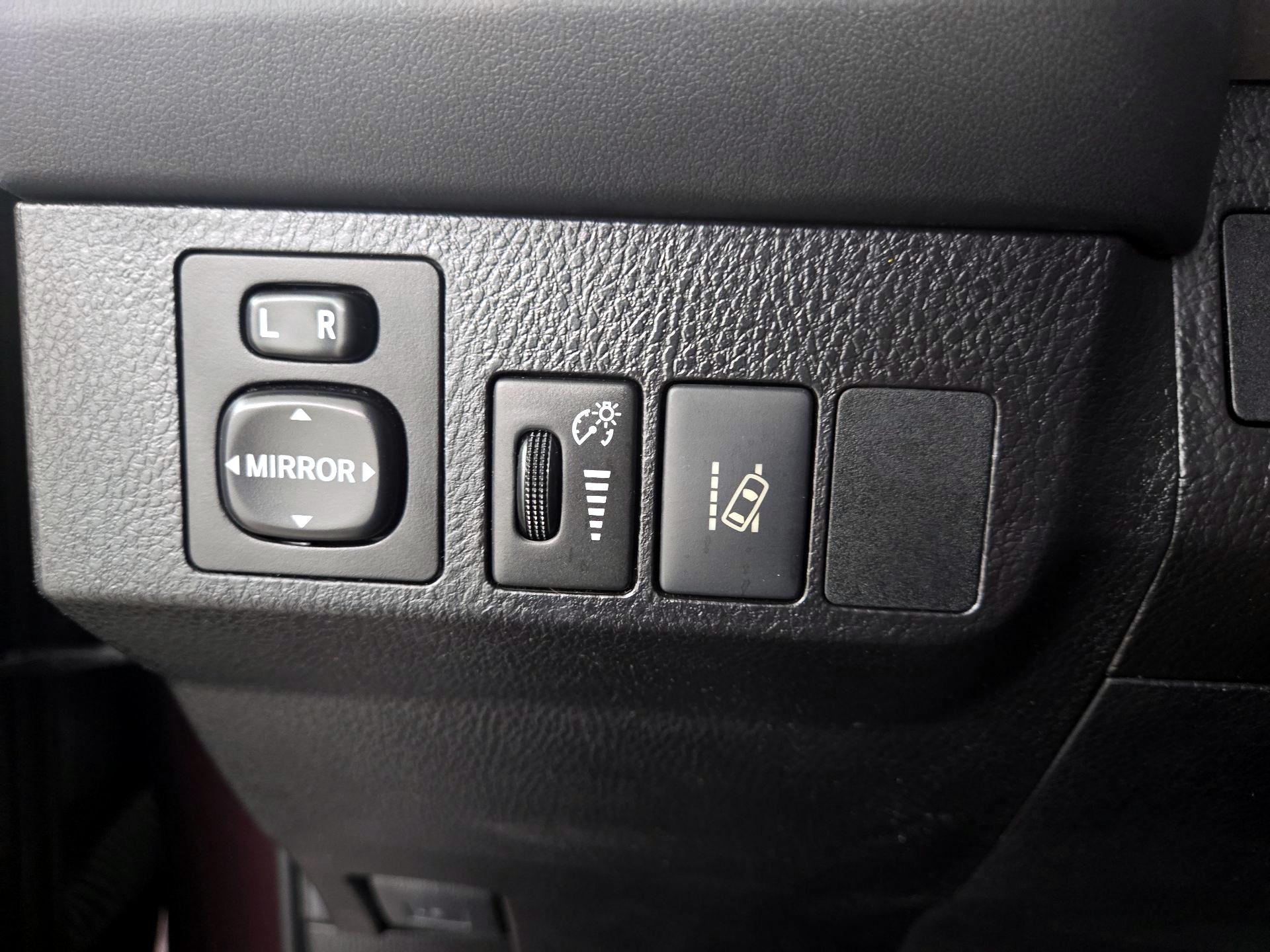 Thumbnail: 2018 Toyota RAV4 - 13