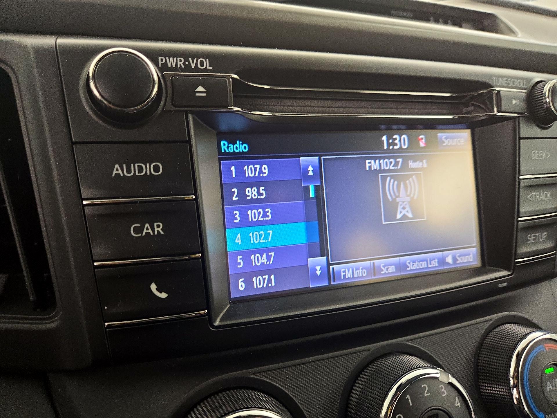 Thumbnail: 2018 Toyota RAV4 - 15