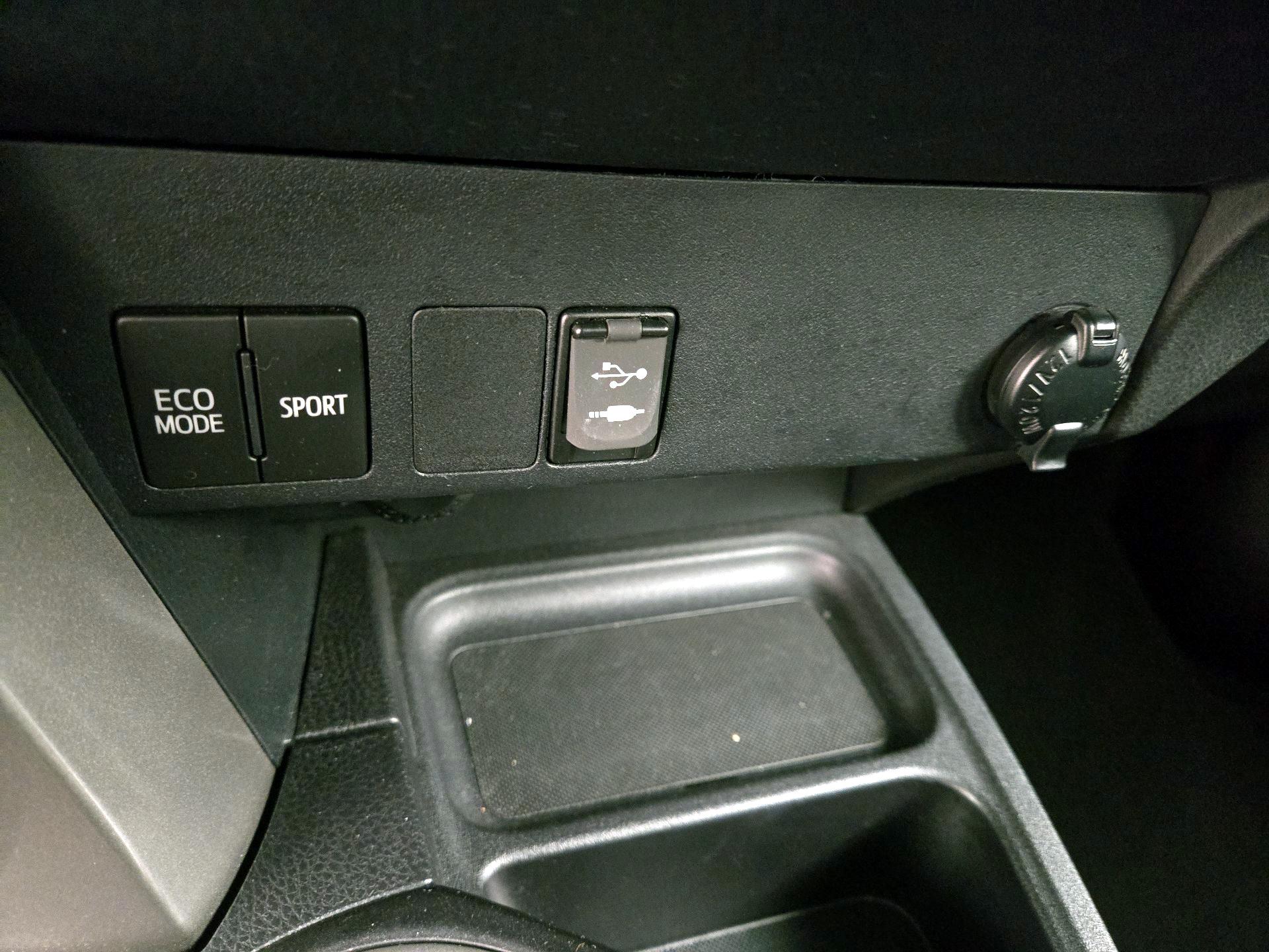 Thumbnail: 2018 Toyota RAV4 - 18