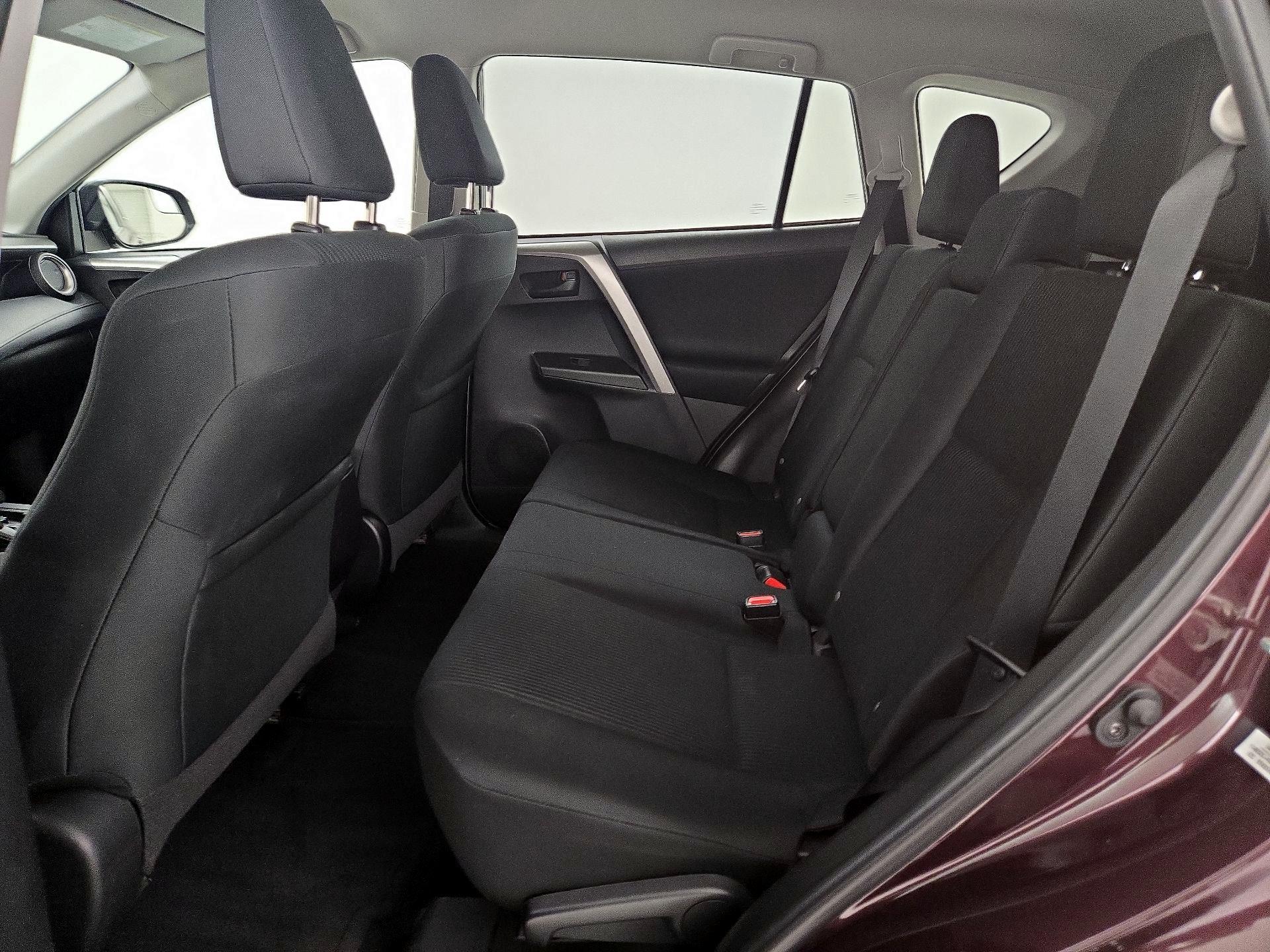 Thumbnail: 2018 Toyota RAV4 - 19