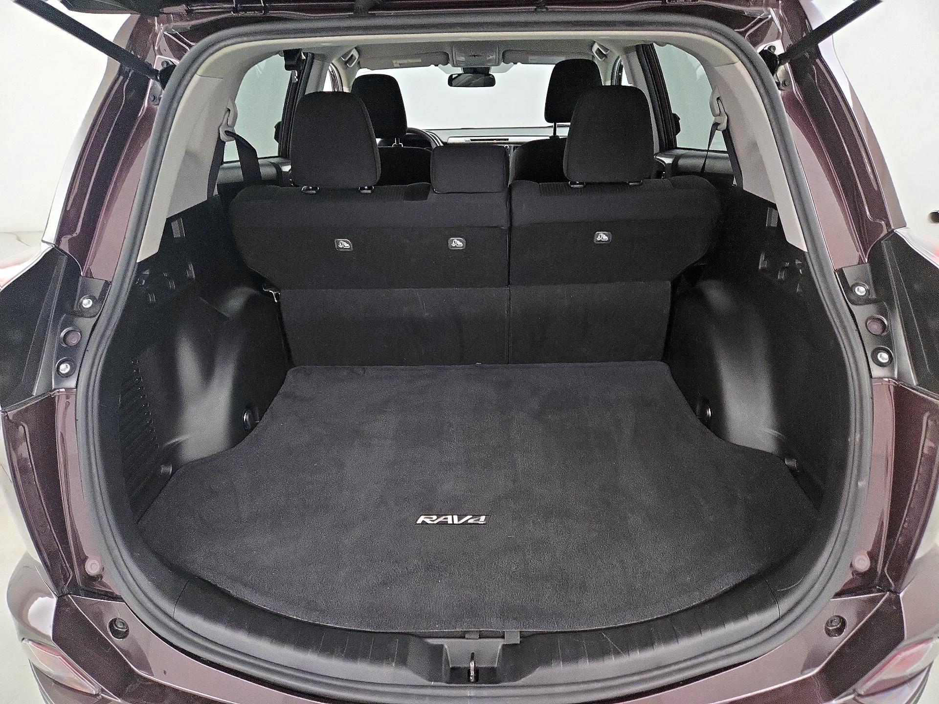 Thumbnail: 2018 Toyota RAV4 - 20