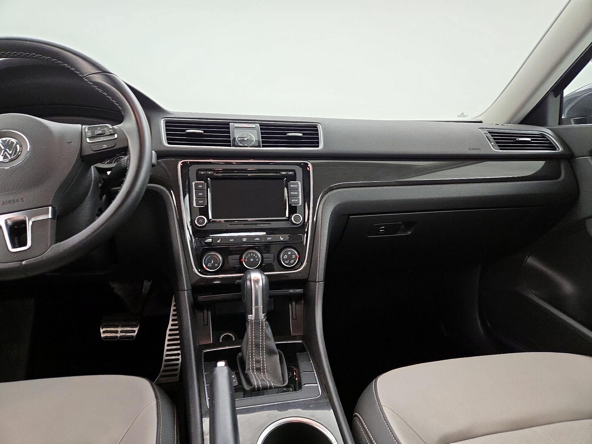 Thumbnail: 2015 Volkswagen Passat - 9