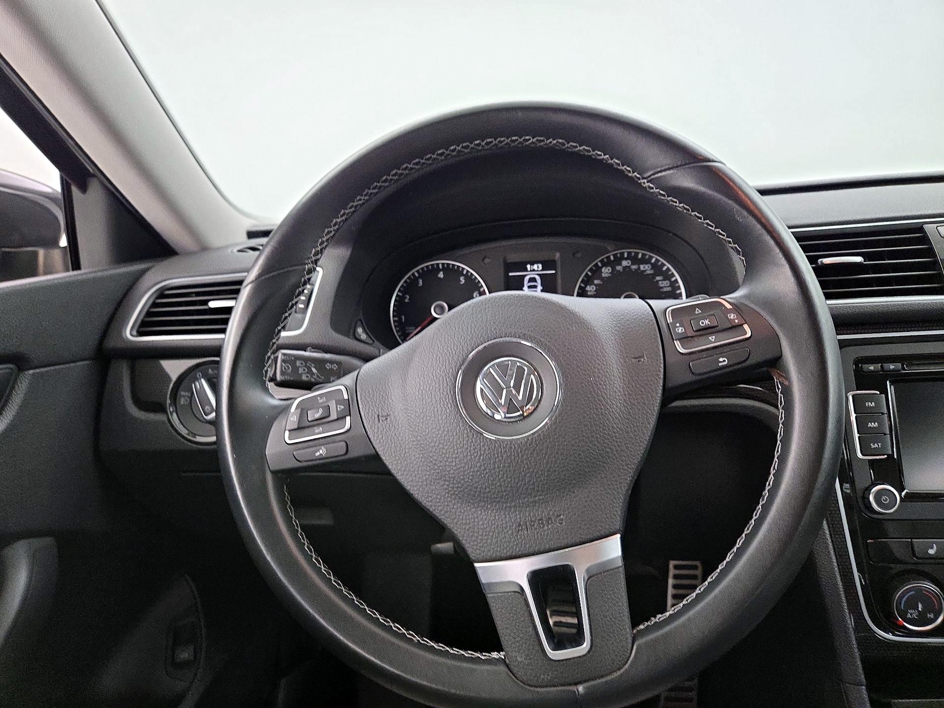 Thumbnail: 2015 Volkswagen Passat - 10