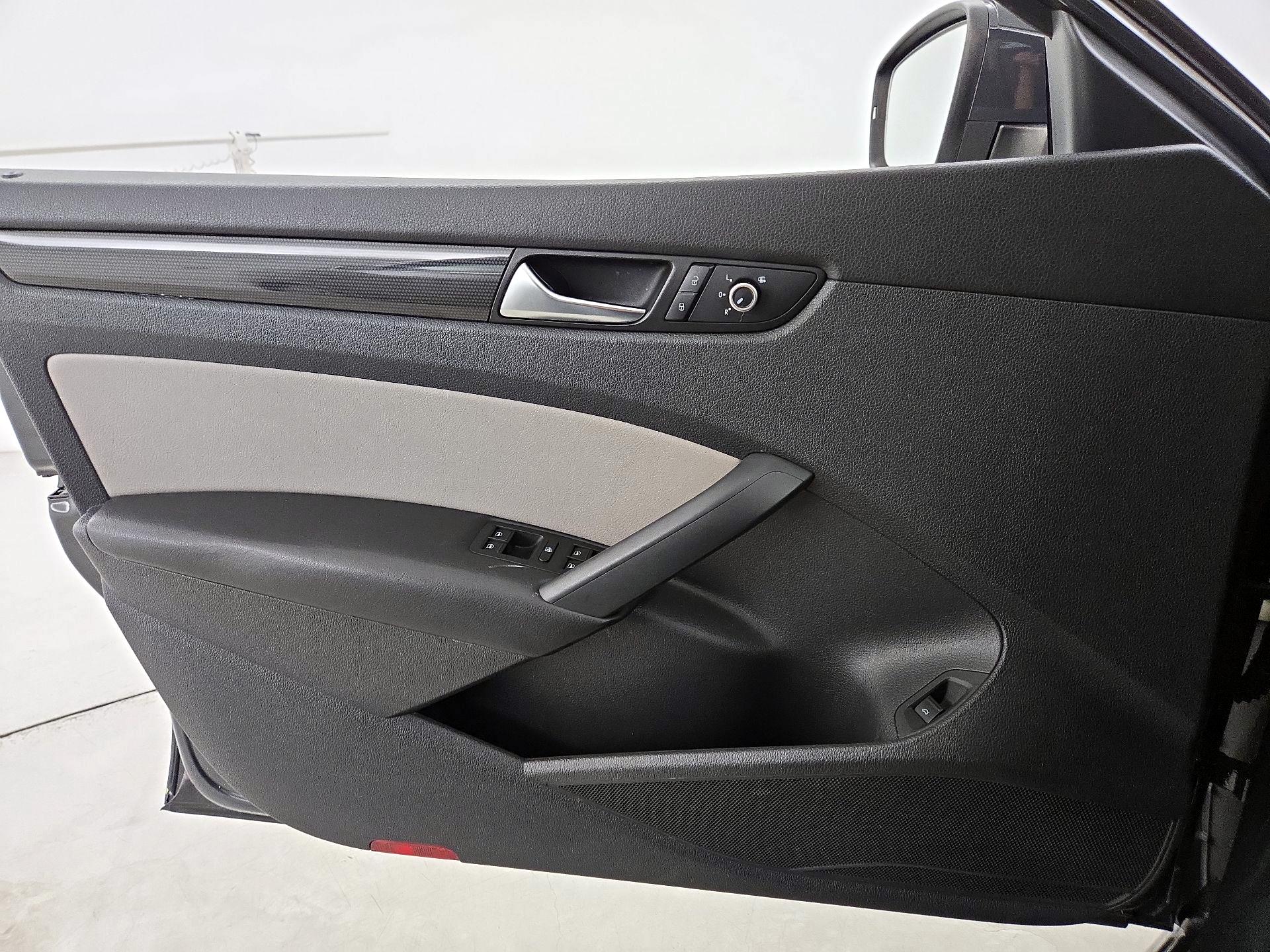 Thumbnail: 2015 Volkswagen Passat - 12
