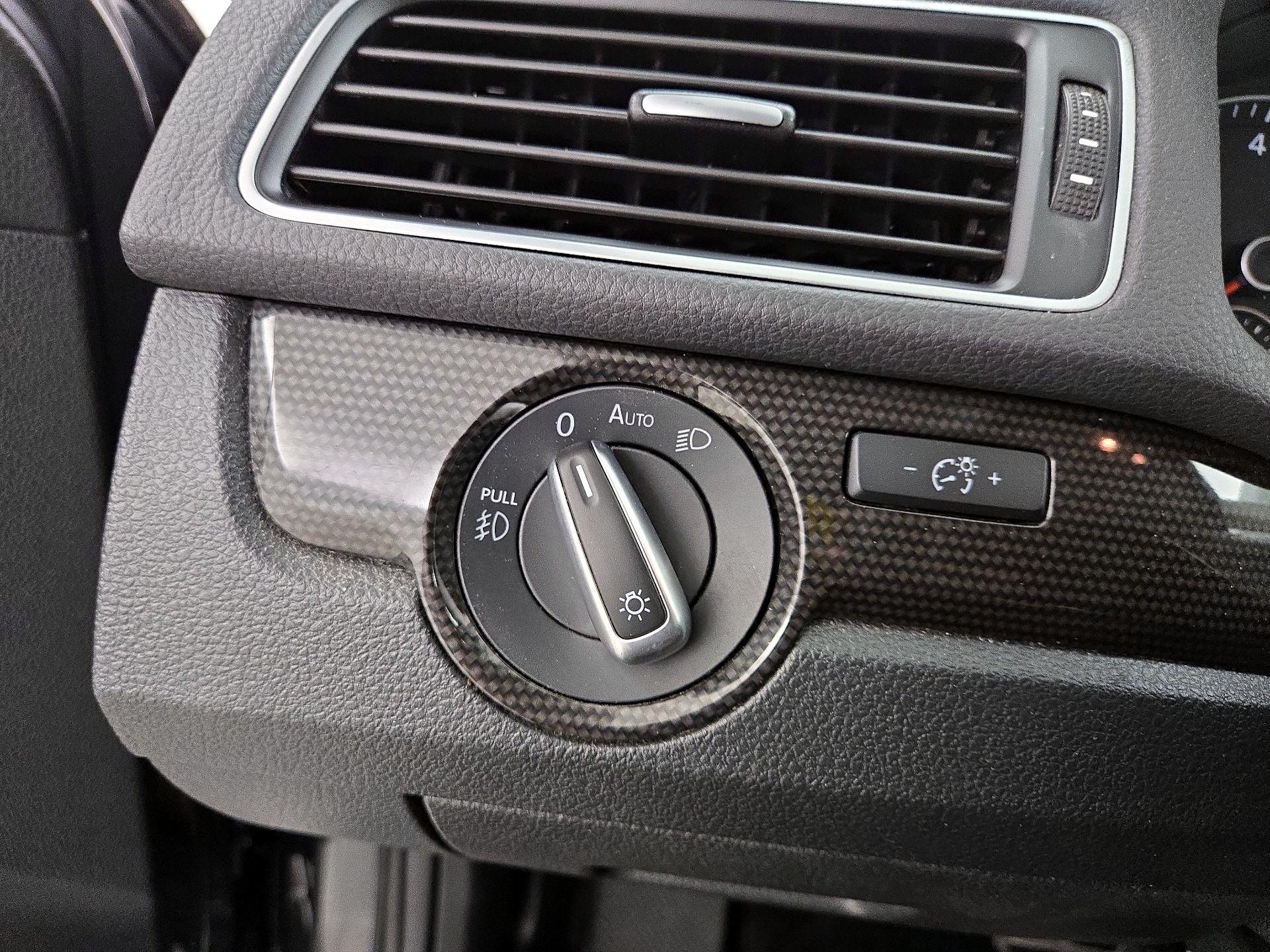 Thumbnail: 2015 Volkswagen Passat - 13