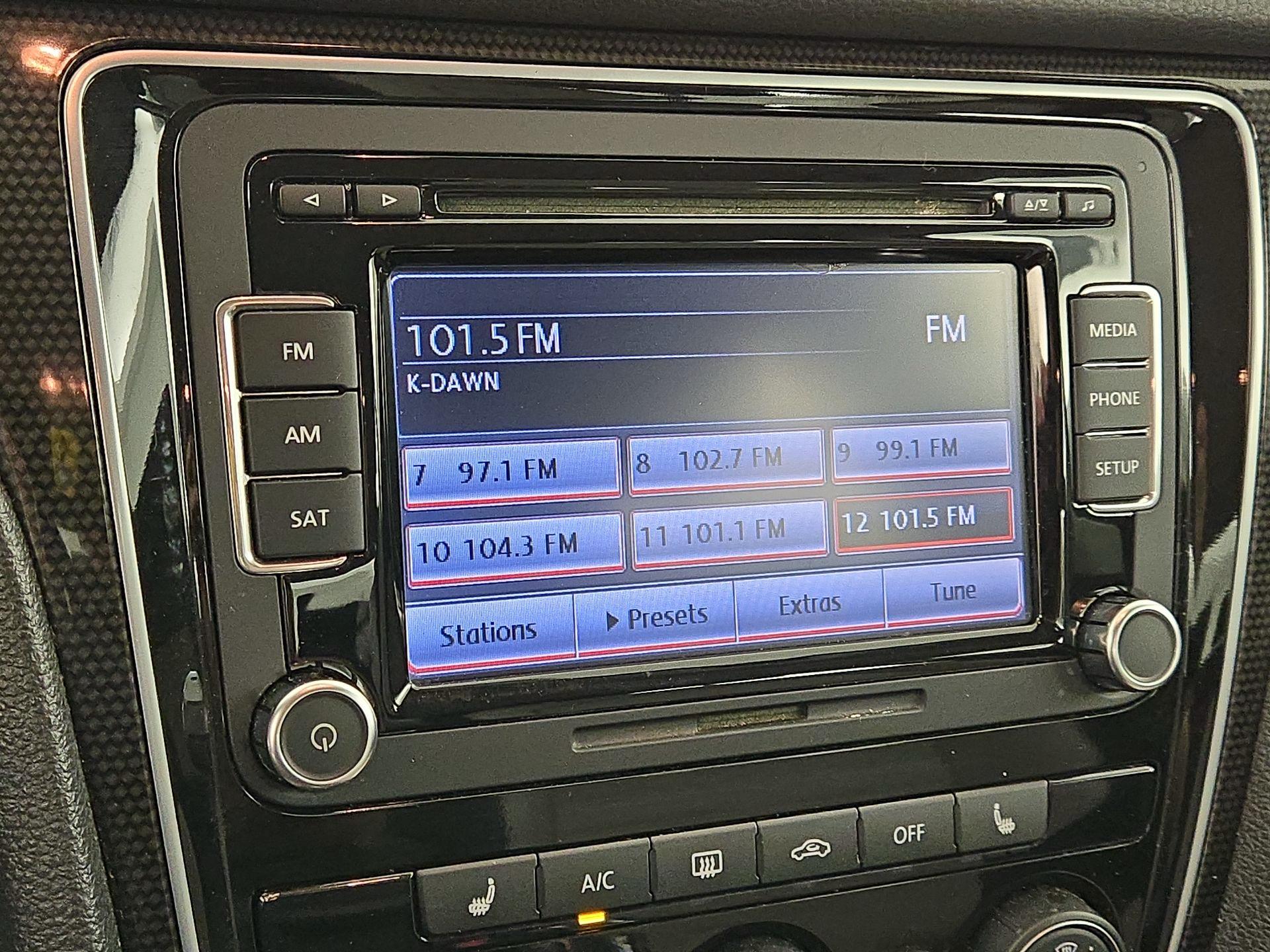 Thumbnail: 2015 Volkswagen Passat - 15